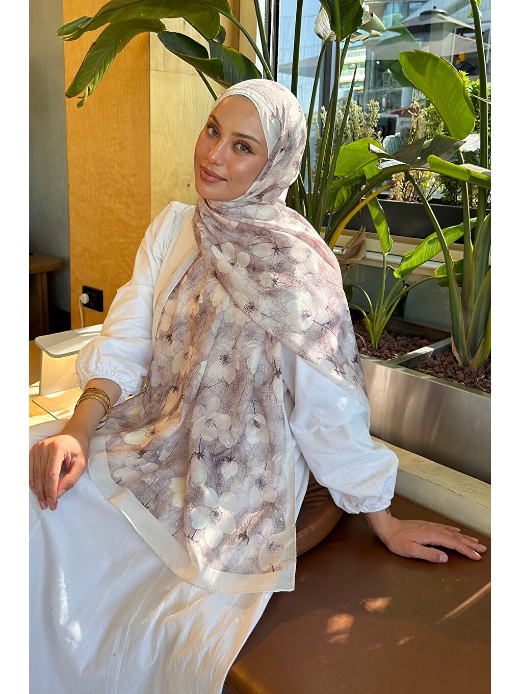 Çiçek Desen Lara Soft Şal Bej