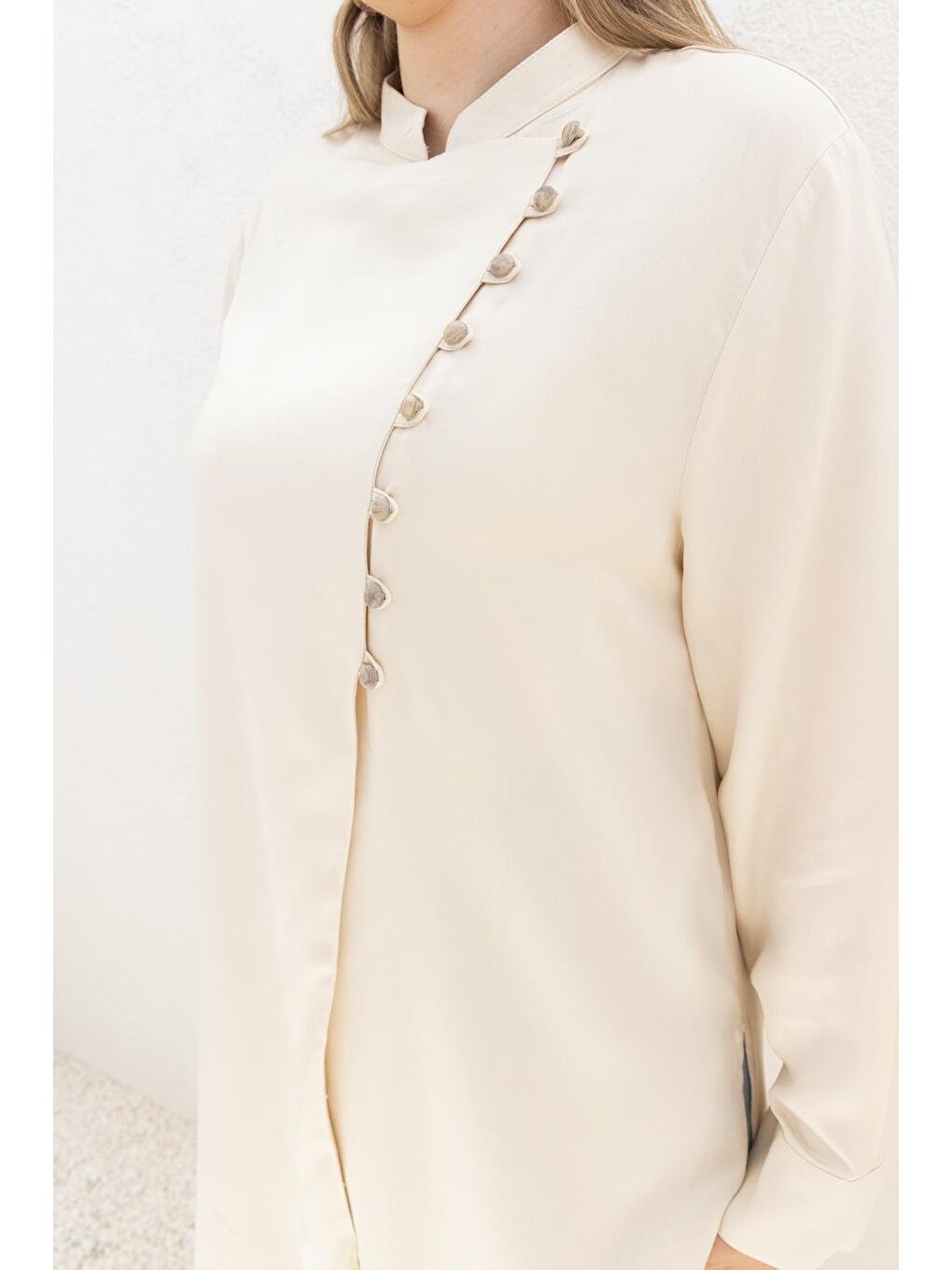 Ekru-Yarım Patlı Yırtmaçlı Keten Tunik-2