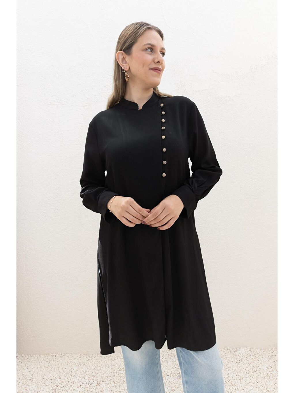 Siyah-Yarım Patlı Yırtmaçlı Keten Tunik