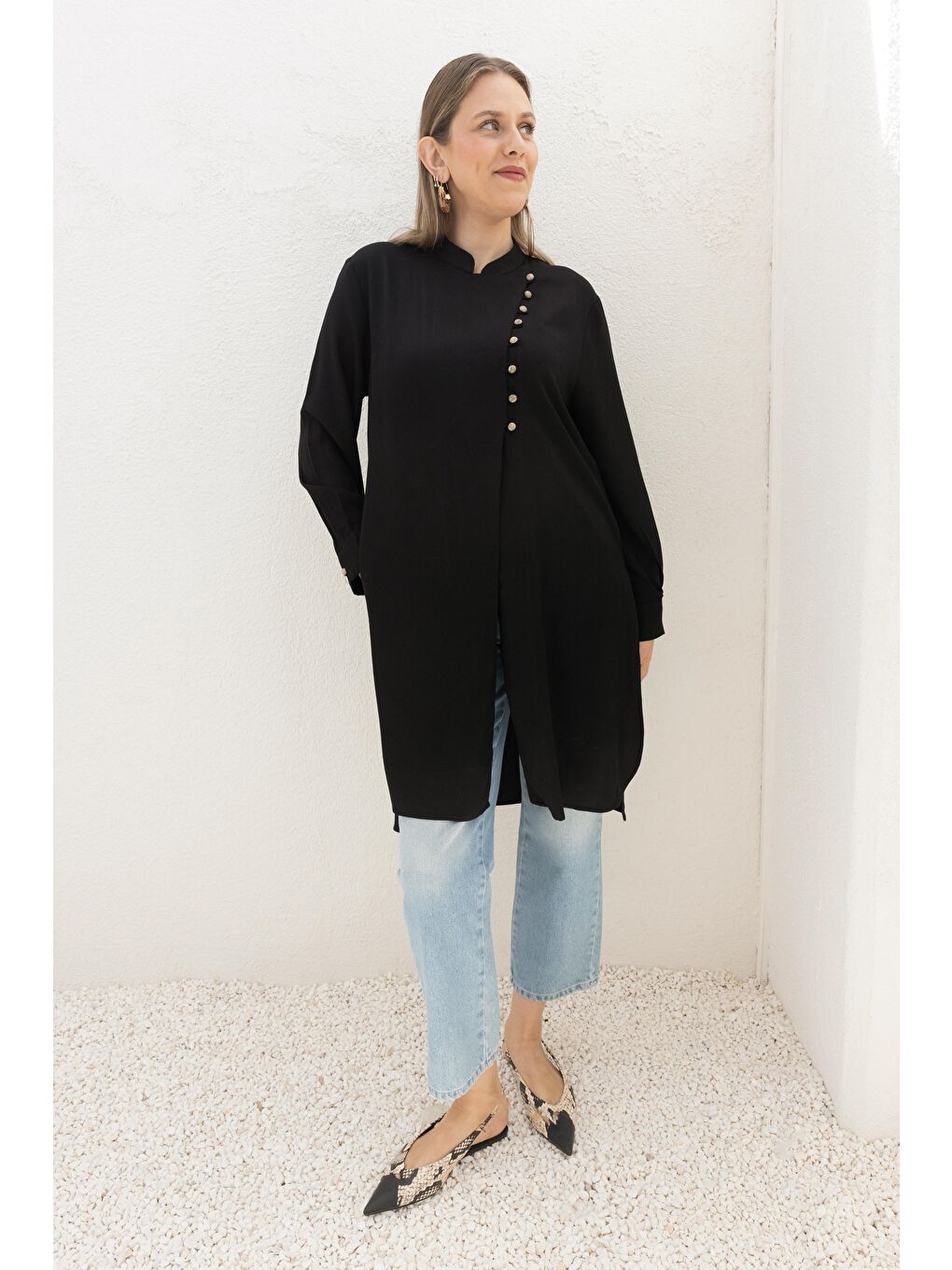 Siyah-Yarım Patlı Yırtmaçlı Keten Tunik-1