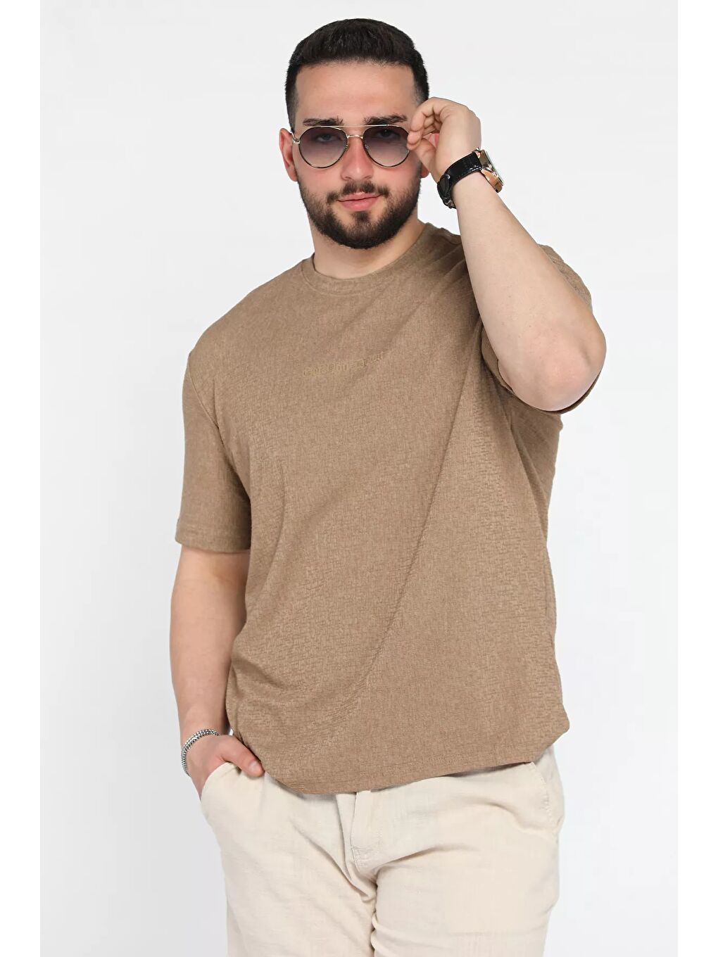 Bej Bisiklet Yaka Kendinden Desenli Erkek Tişört