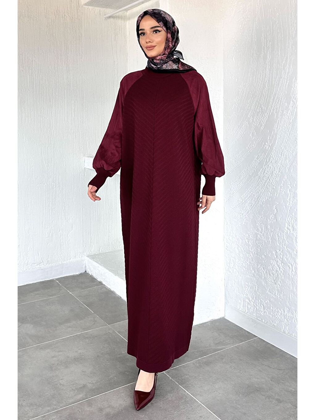 Bordo Gülseli Kendinden Desenli Tesettür Triko Elbise