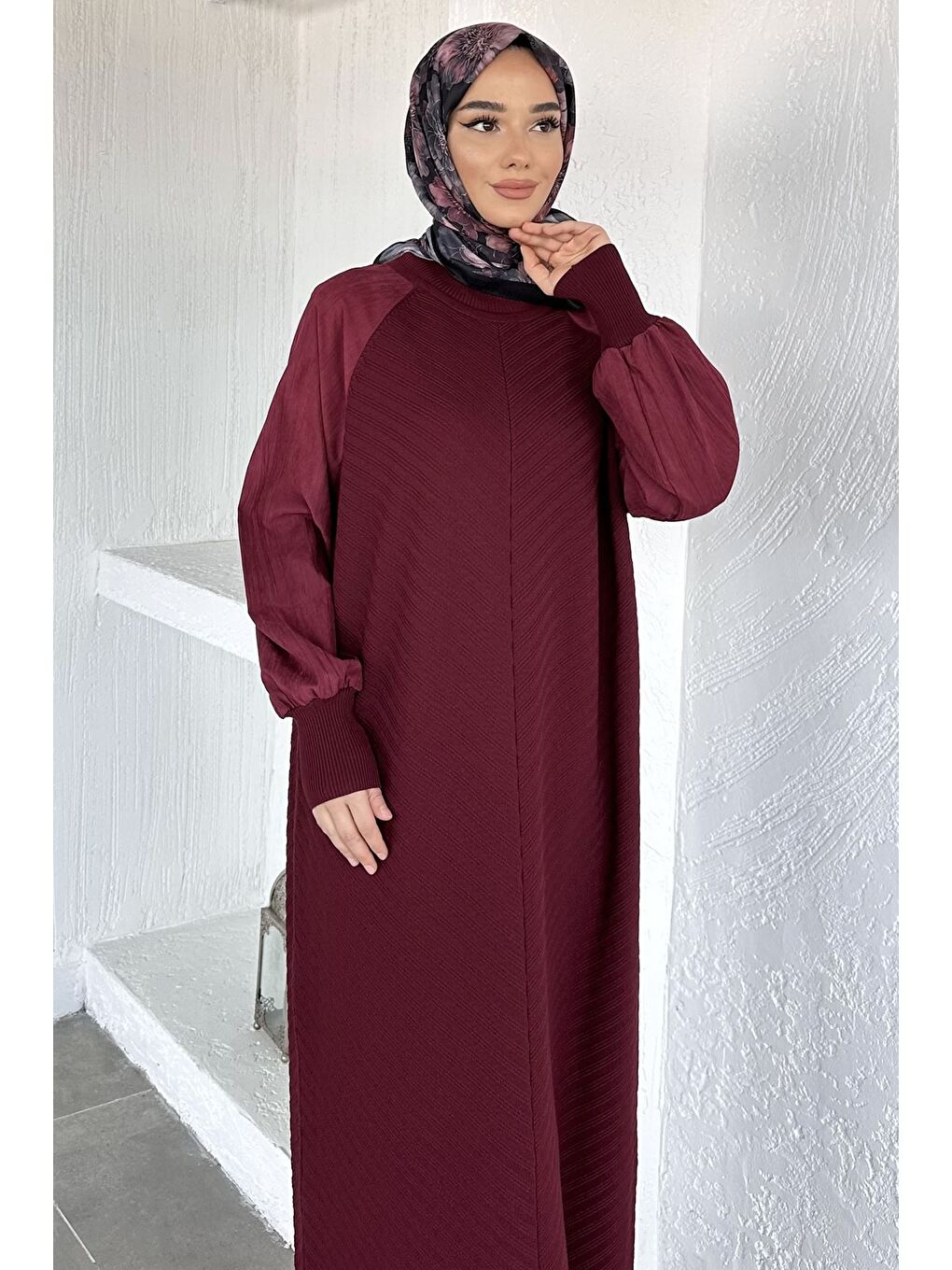 Bordo Gülseli Kendinden Desenli Tesettür Triko Elbise-3