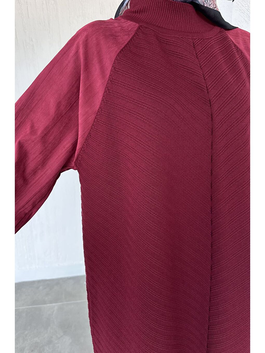 Bordo Gülseli Kendinden Desenli Tesettür Triko Elbise-6