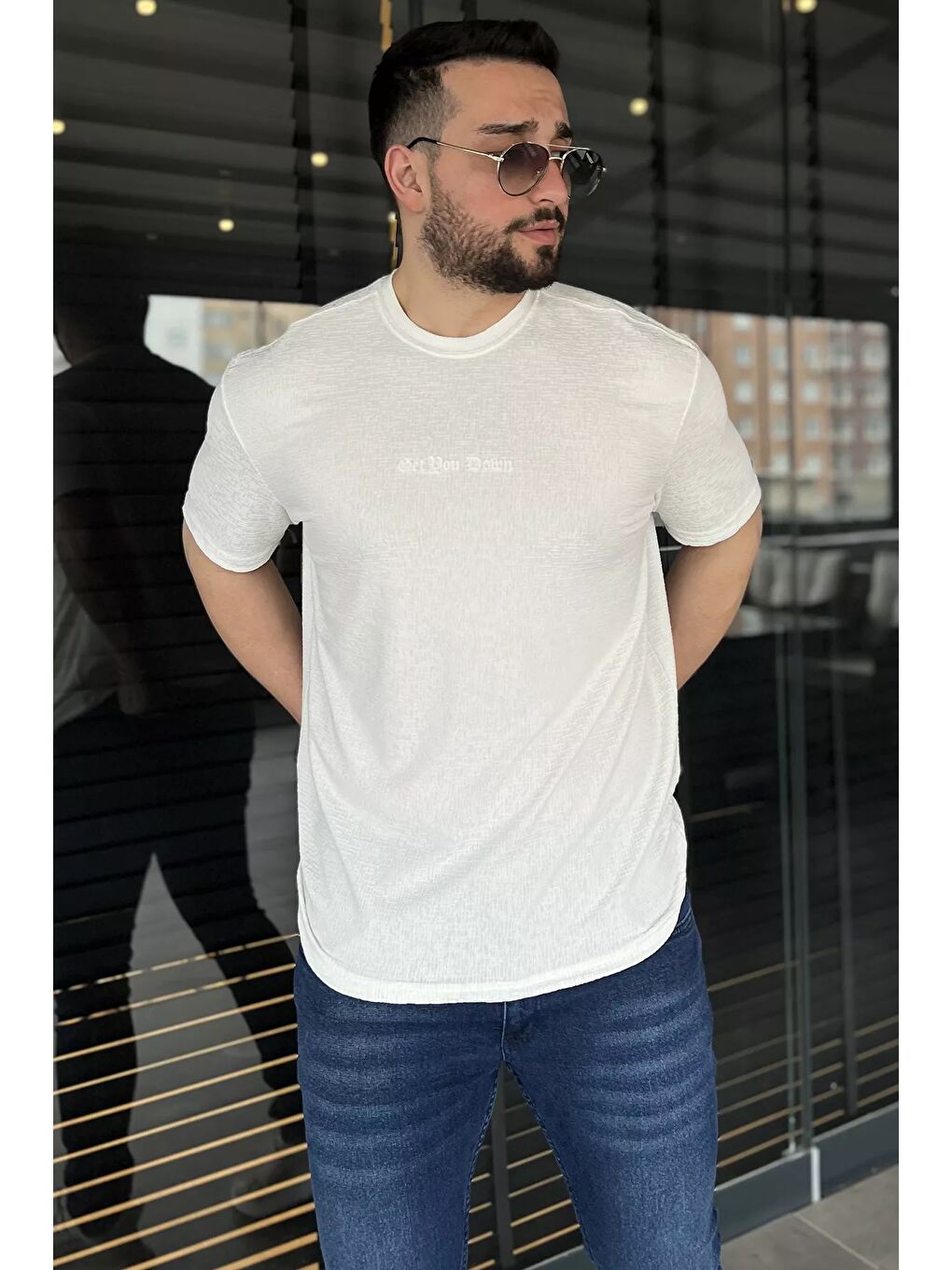 Ekru Bisiklet Yaka Kendinden Desenli Erkek Tişört