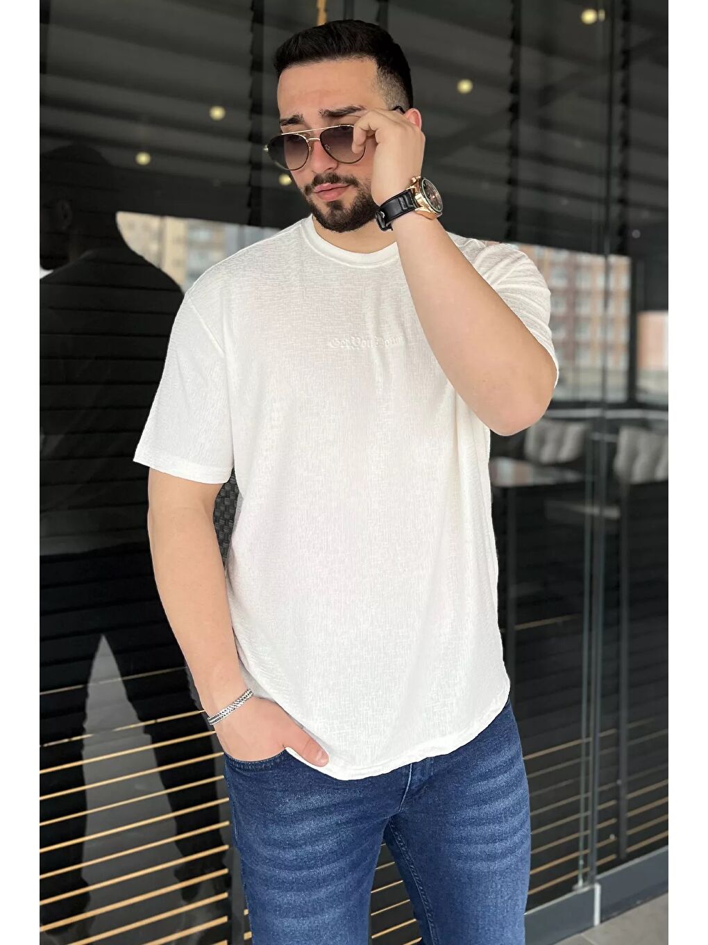 Ekru Bisiklet Yaka Kendinden Desenli Erkek Tişört-1