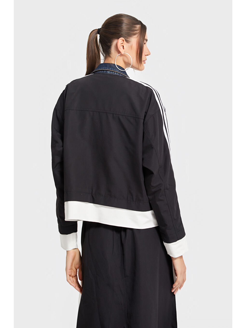 Mavi Kadın Jean Rengi Parçalı Kumaş Şerit Detaylı Bol Kesim Özel Tasarım Denim Ceket-4