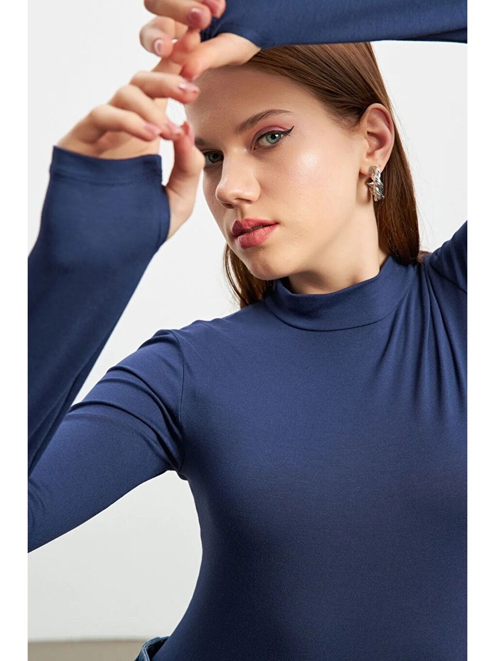 Kadın Beyaz Lacivert 2'li Parmak Detaylı Body-1