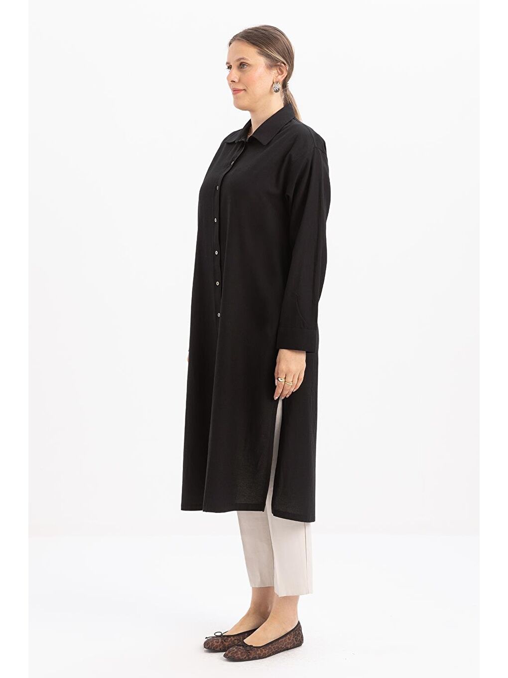 Siyah-Yırtmaçlı Patlı Uzun Gömlek-2