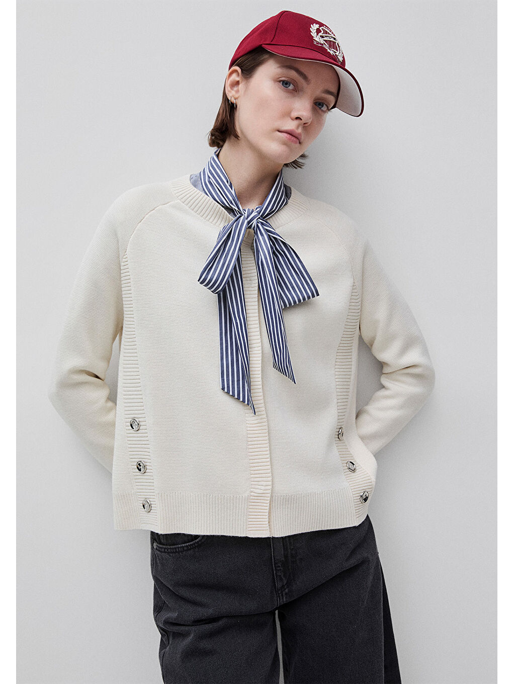 Ekru Kadın Krem Yün Karışımlı Gümüş Düğmeli Reglan Kol Hırka