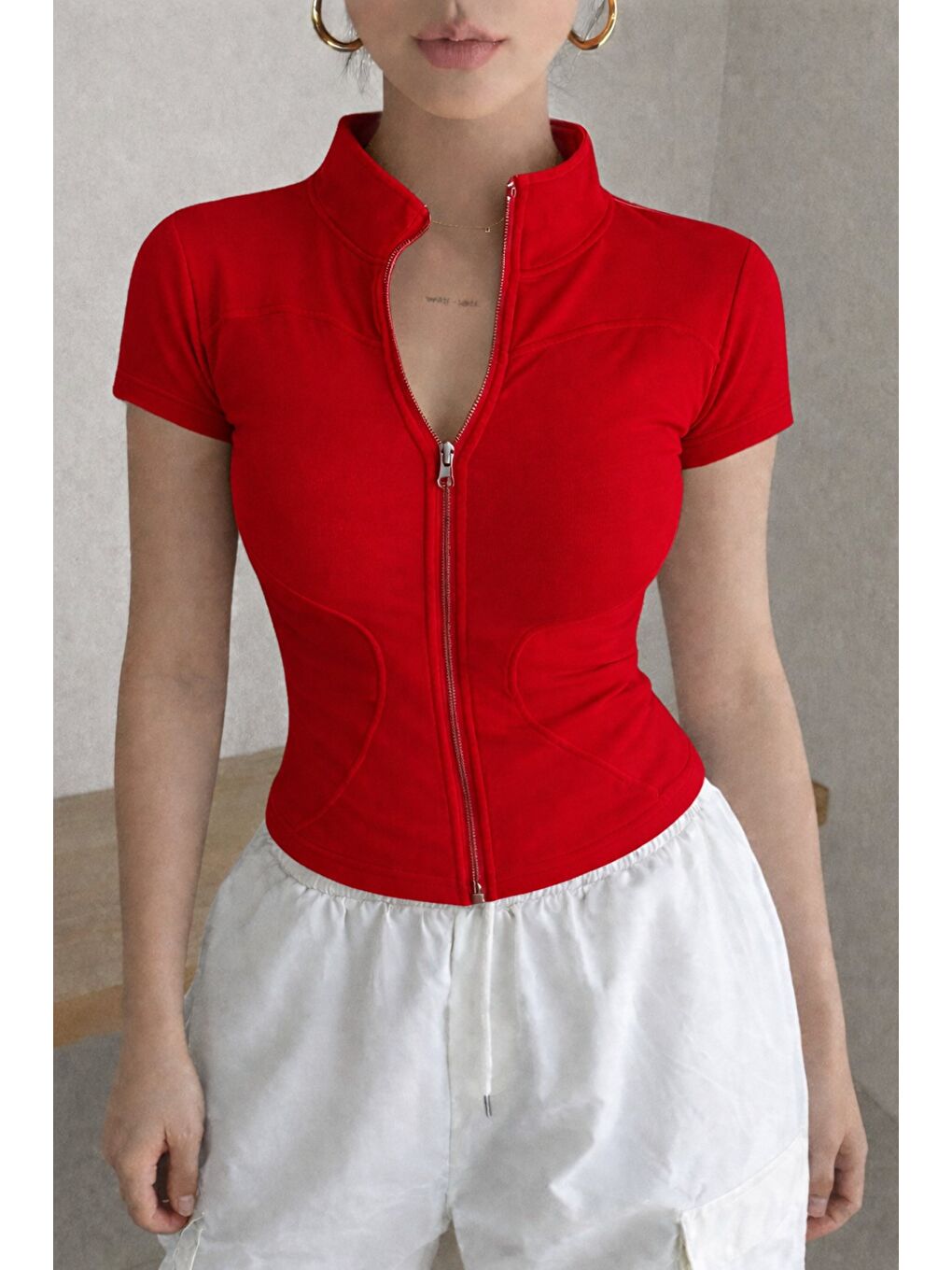 Kırmızı Kadın Fermuarlı Fit Bluz Dik Yaka Kısa Kollu Esnek Kumaş Günlük & Spor Üst