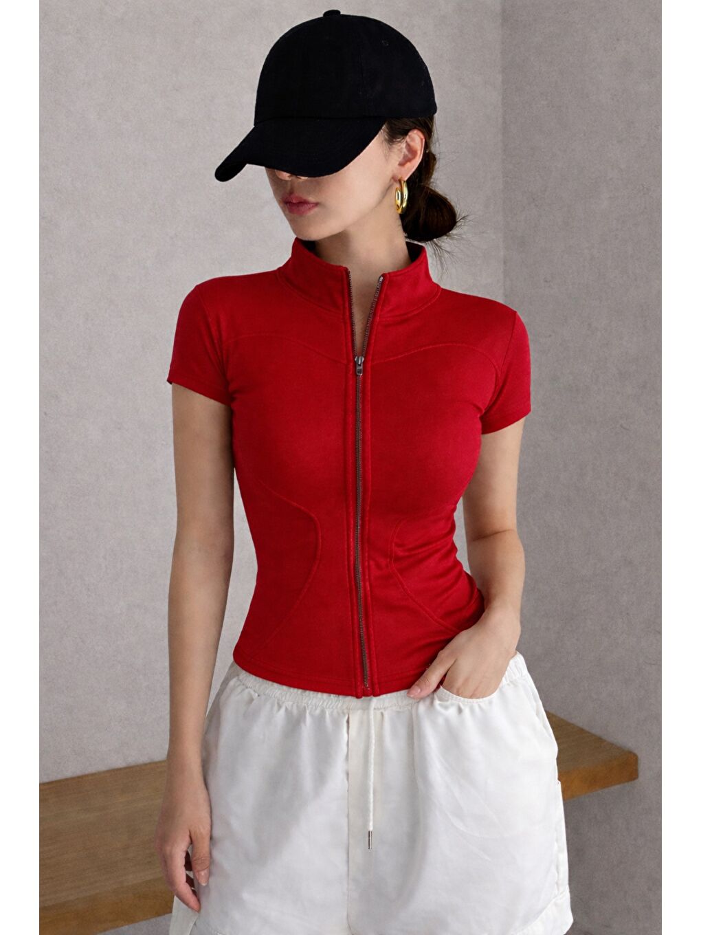 Kırmızı Kadın Fermuarlı Fit Bluz Dik Yaka Kısa Kollu Esnek Kumaş Günlük & Spor Üst-1