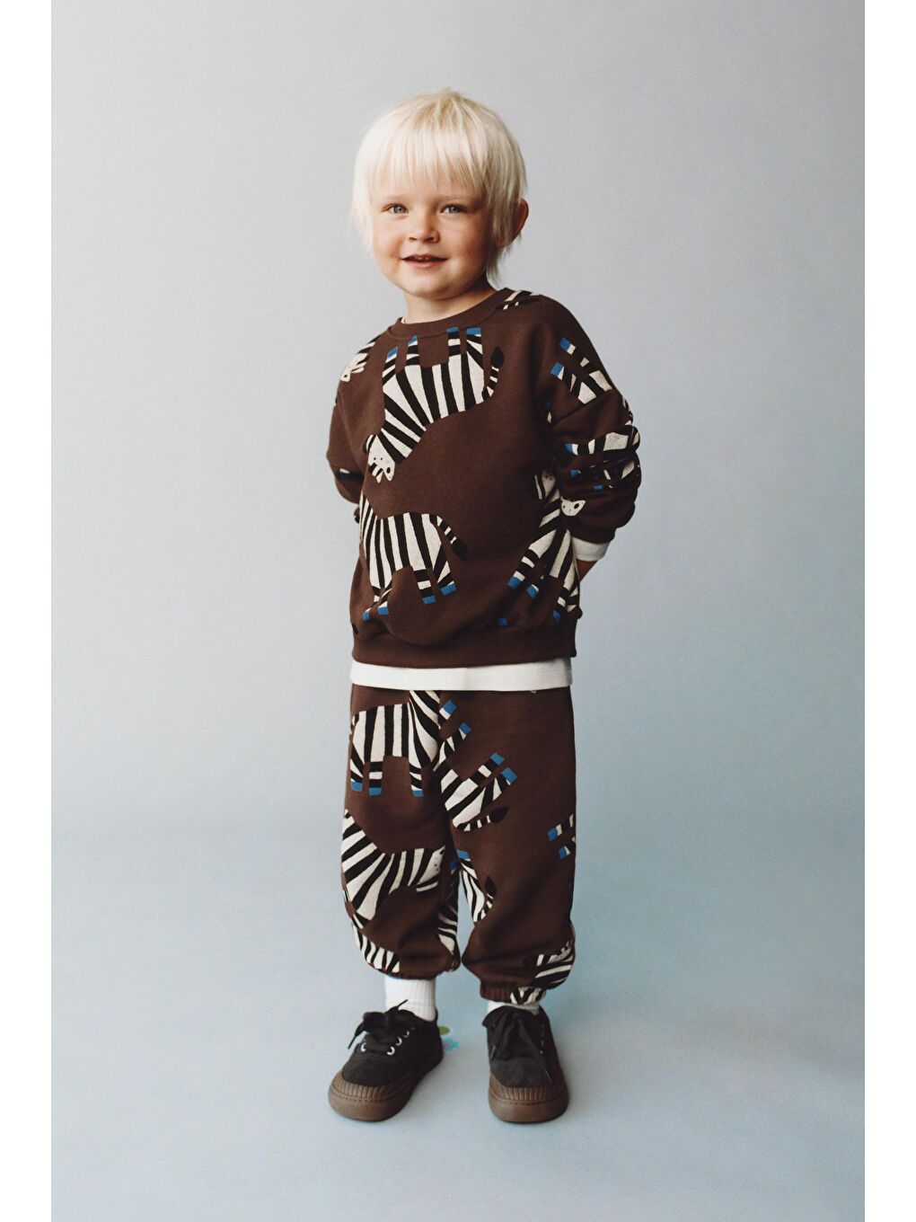 Erkek Çocuk Pamuklu Kahverengi Zebra Desenli Sweatshirt Ve Eşofman Altı Takım – Günlük Rahat Kombin