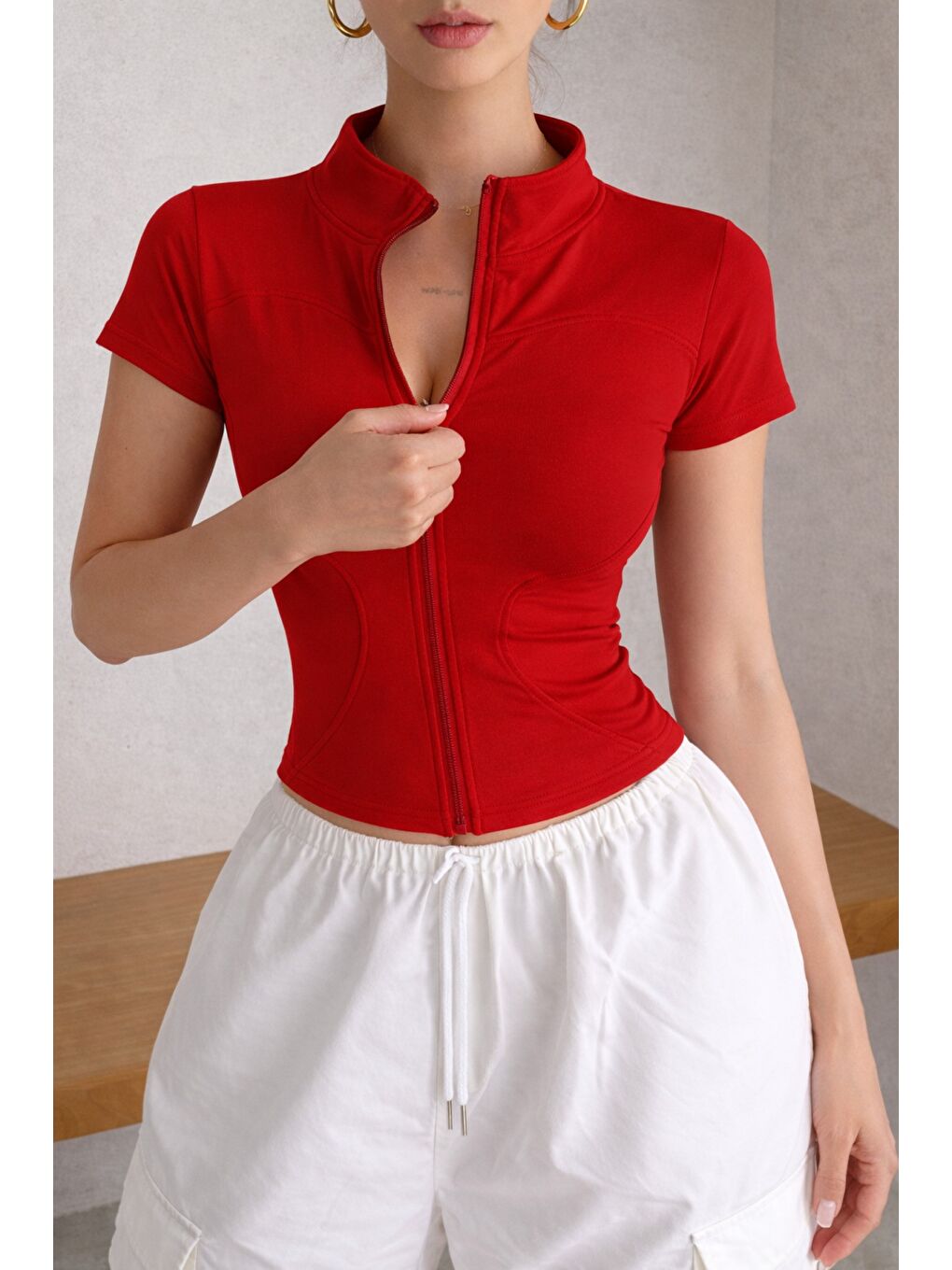 Kırmızı Kadın Fermuarlı Fit Bluz Dik Yaka Kısa Kollu Esnek Kumaş Günlük & Spor Üst-2
