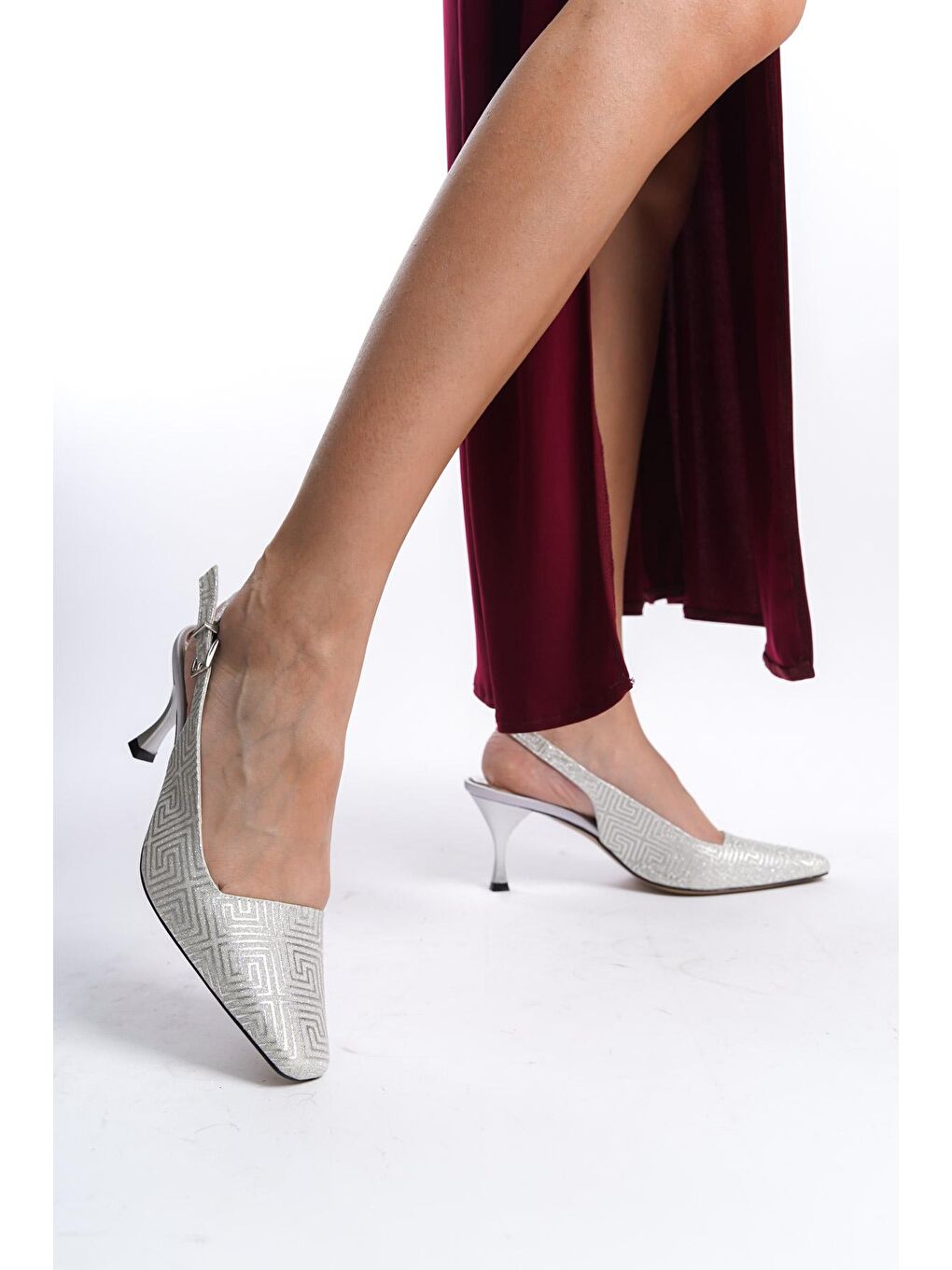 Gri Arkası Açık Orta Topuklu Kadın Ayakkabı-3