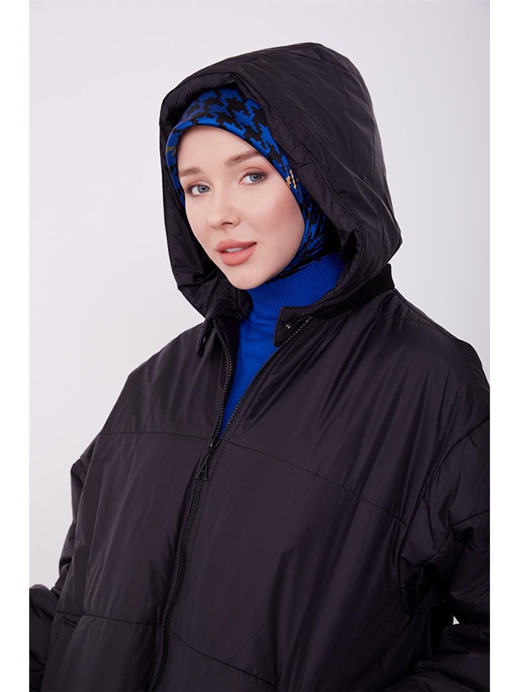 Seyyar Kapüşonlu Oversize Kaban 23K7210 Siyah-1