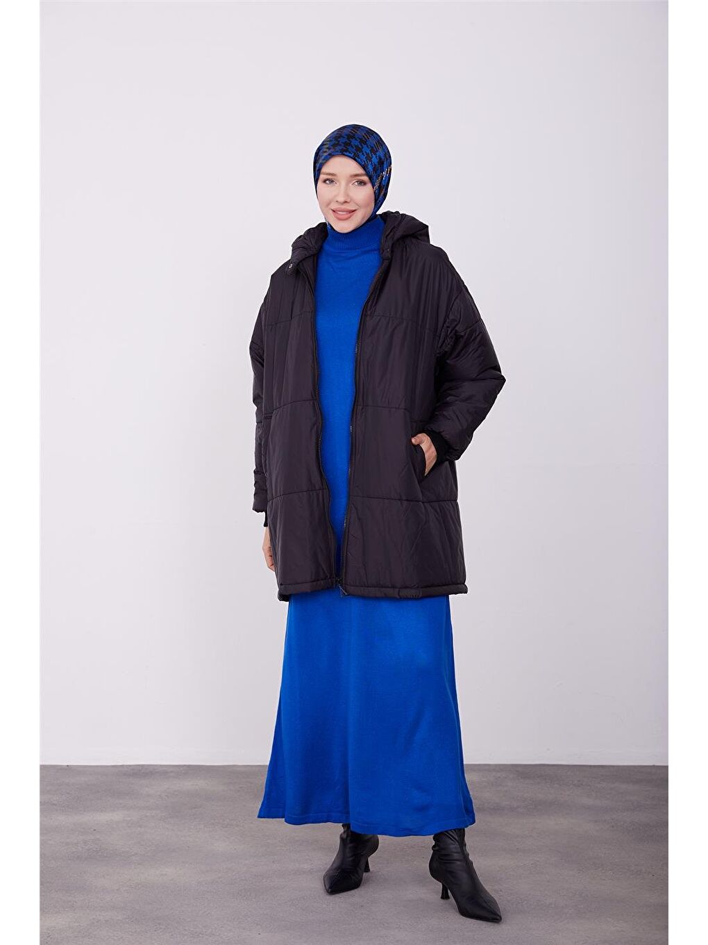 Seyyar Kapüşonlu Oversize Kaban 23K7210 Siyah-2