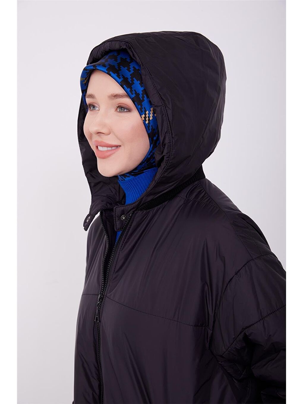 Seyyar Kapüşonlu Oversize Kaban 23K7210 Siyah-3