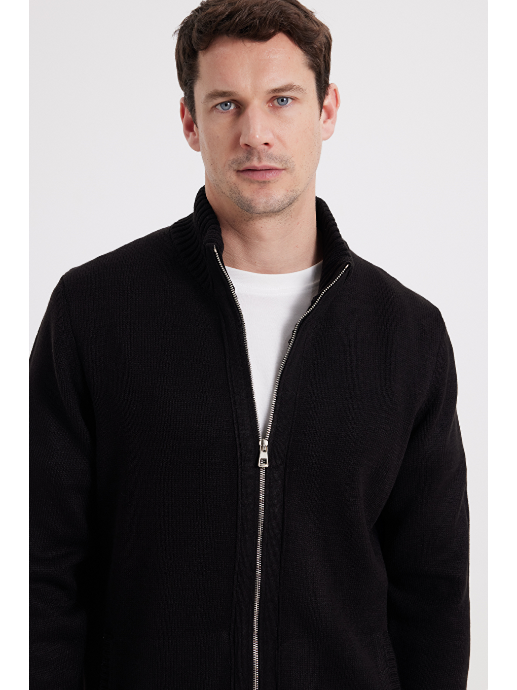 Erkek Standart Fit Normal Kesim Fermuarlı Siyah Hırka-1