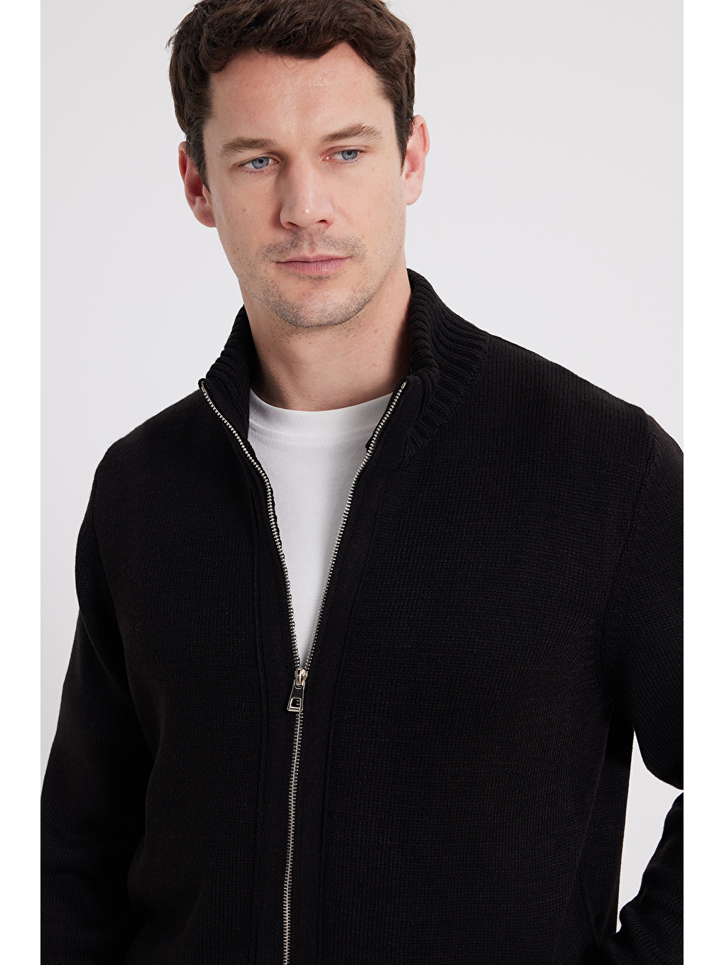 Erkek Standart Fit Normal Kesim Fermuarlı Siyah Hırka-4