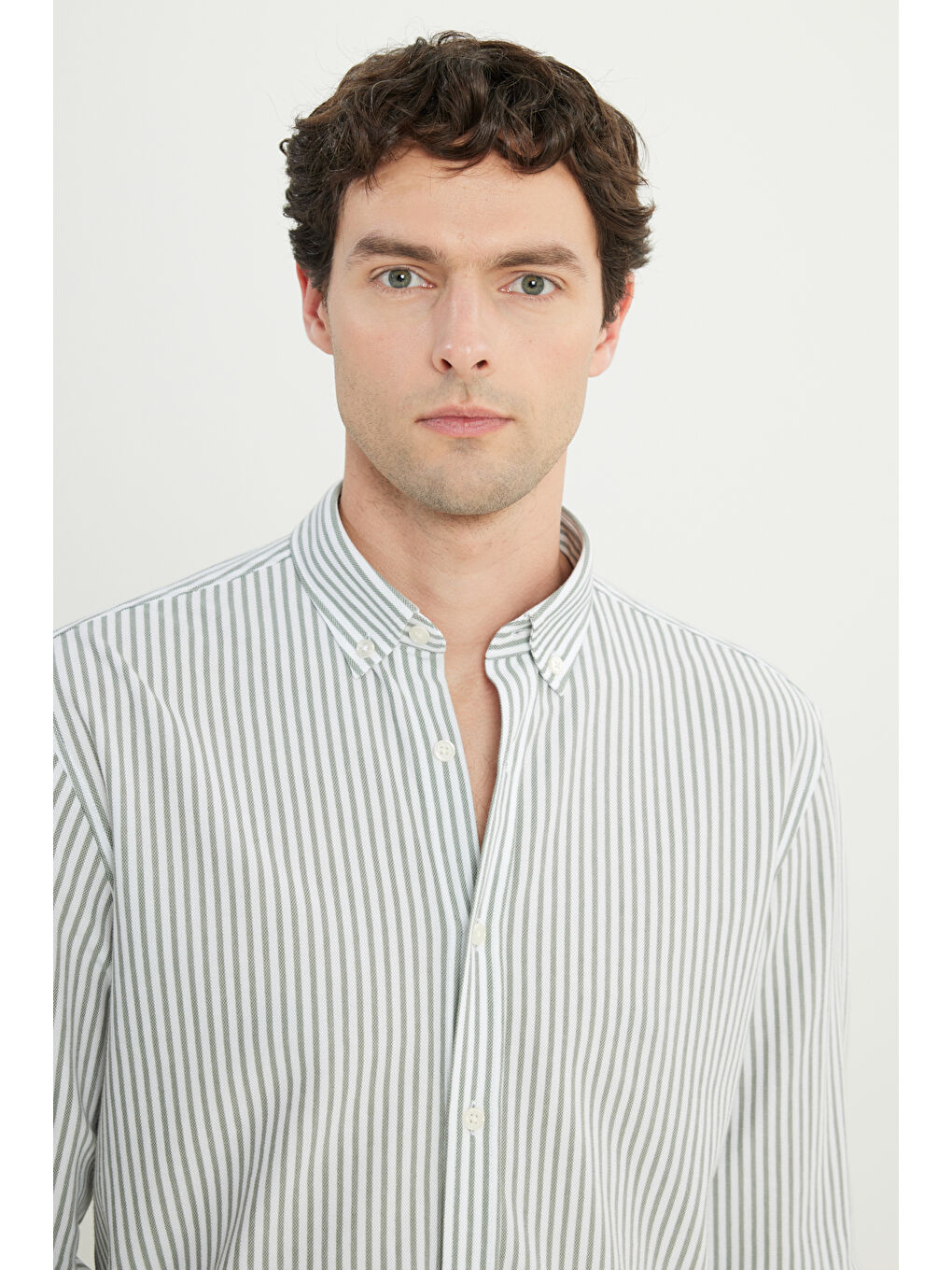 Erkek Haki Pamuklu Oxford Comfort Fit Rahat Kesim Düğmeli Yaka Çizgili Gömlek-3