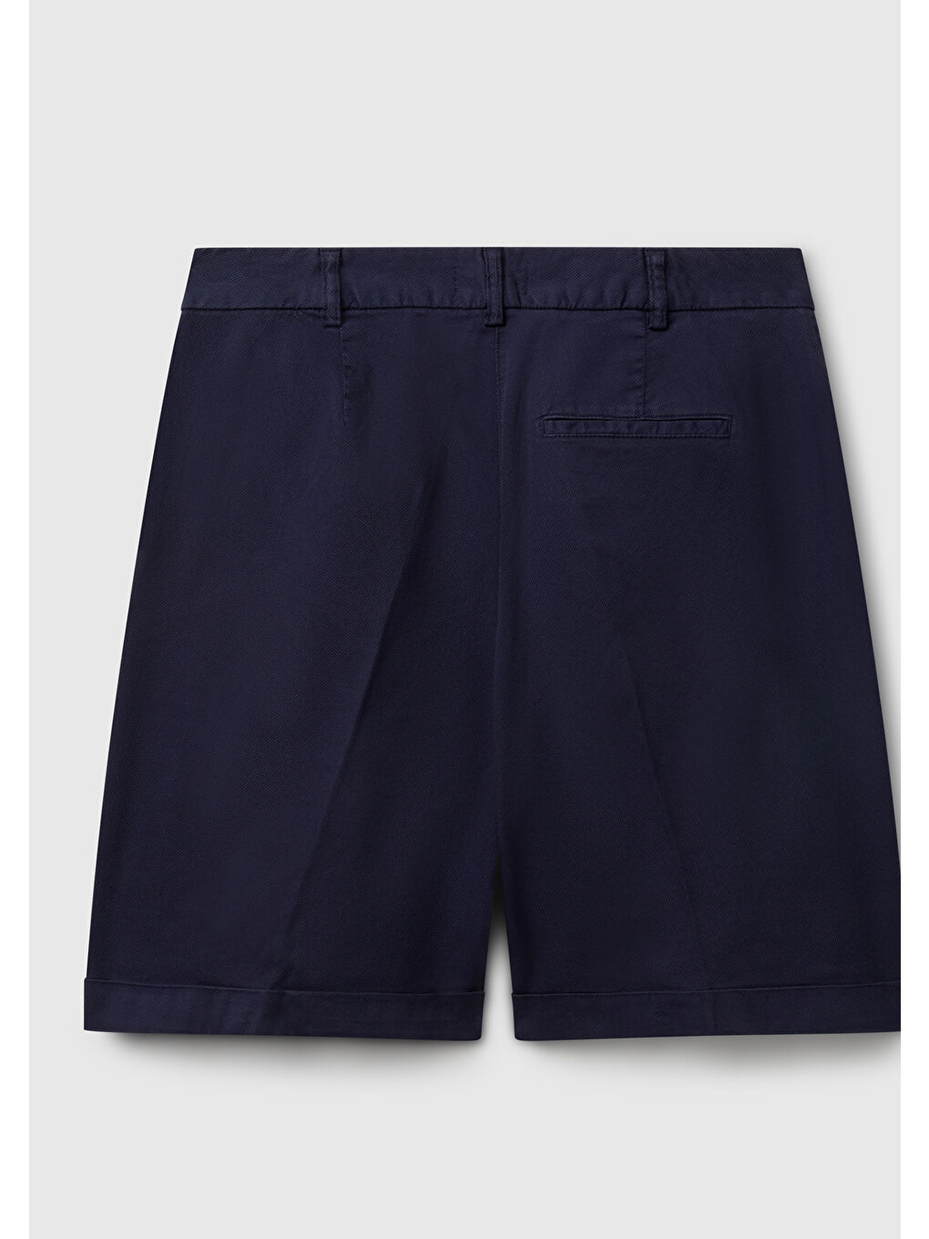 Kadın Lacivert Pamuk Karışımlı Önü Düğmeli Regular Fit Bermuda Şort-1