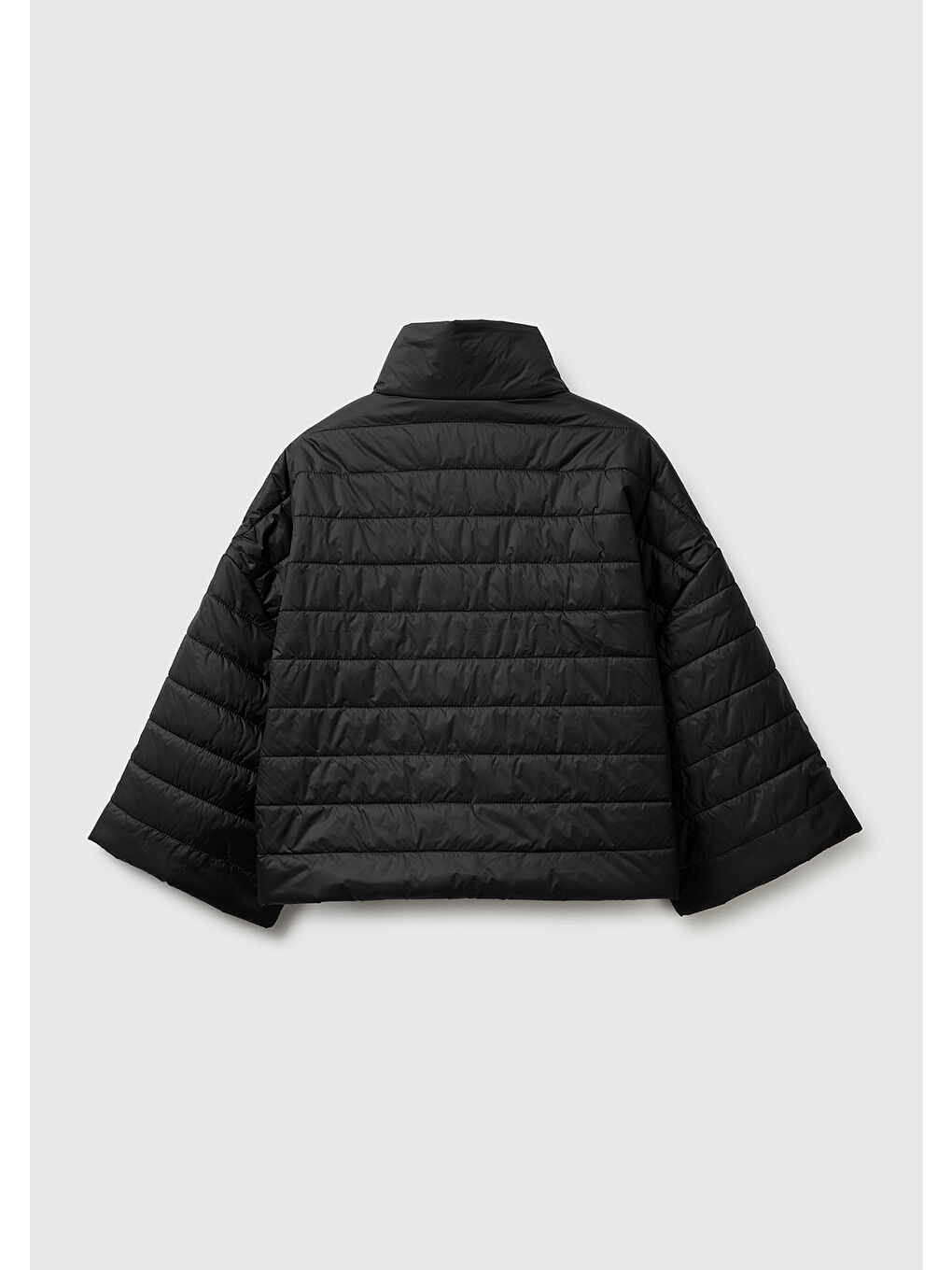 Kadın Siyah Biyeli Cepli Fermuarlı Yüksek Yaka Ceket-1