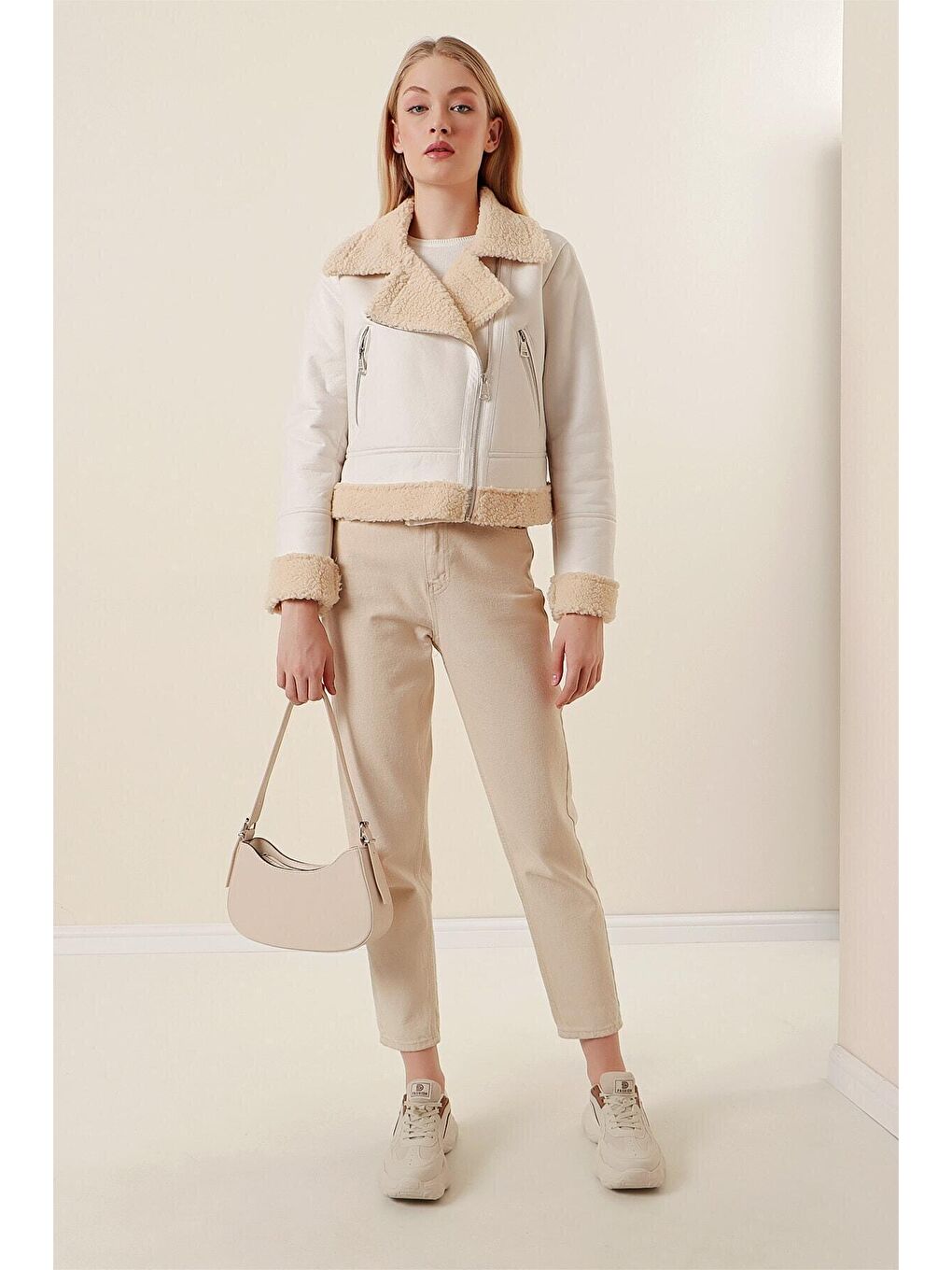 Kadın Ekru Yakası Ve İçi Kürklü Suni Deri Biker Mont HZL23W-BD151551-1