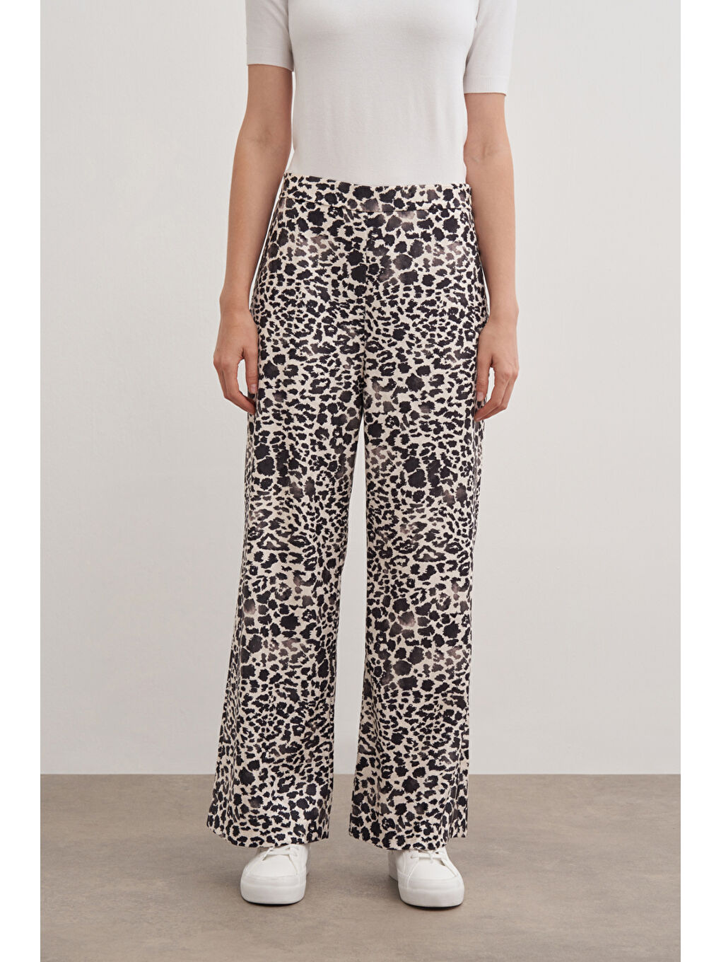 Siyah Leopar Desenli Pantolon-2