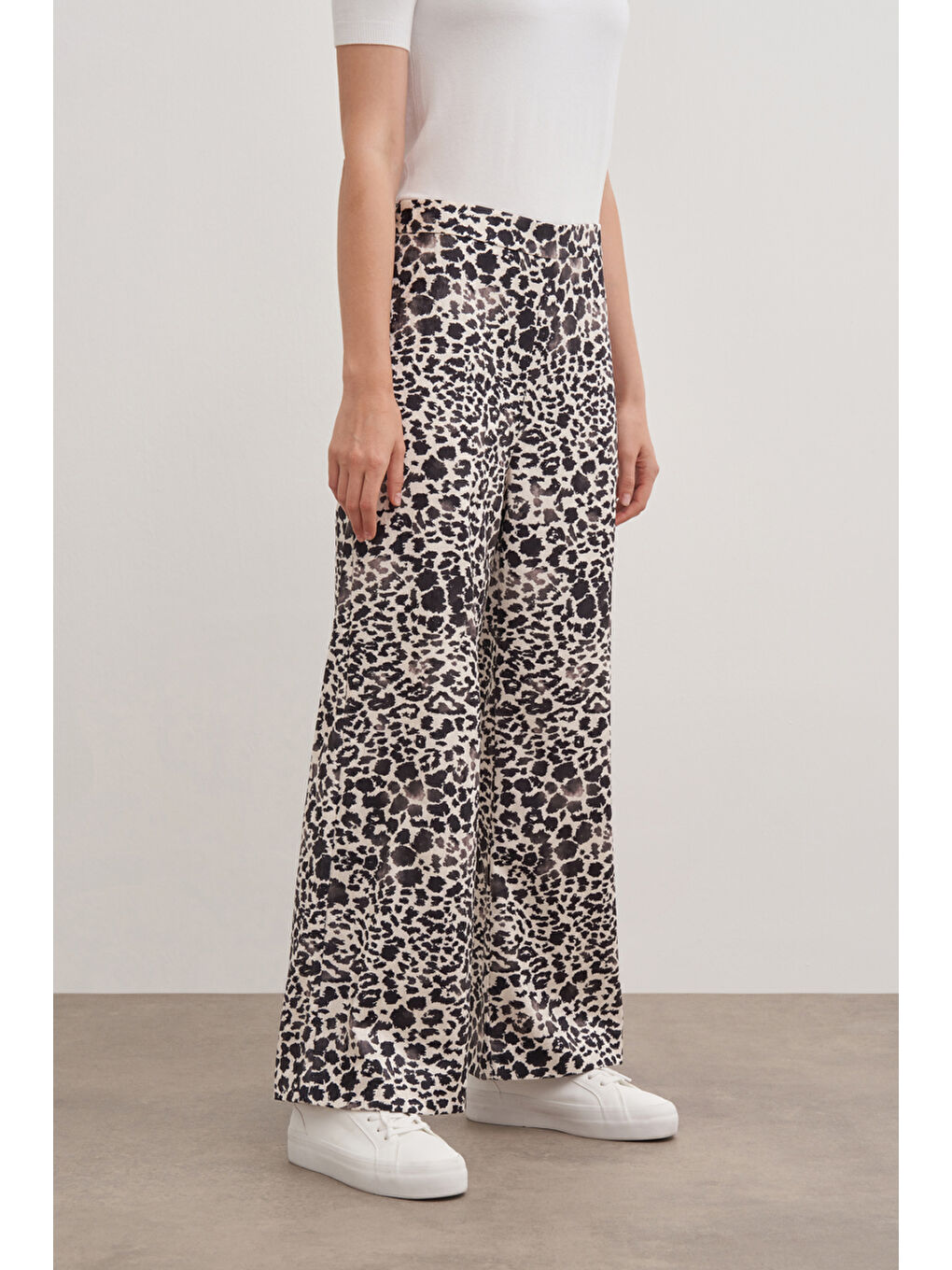 Siyah Leopar Desenli Pantolon-3