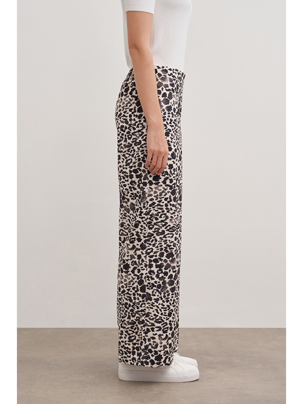 Siyah Leopar Desenli Pantolon-4