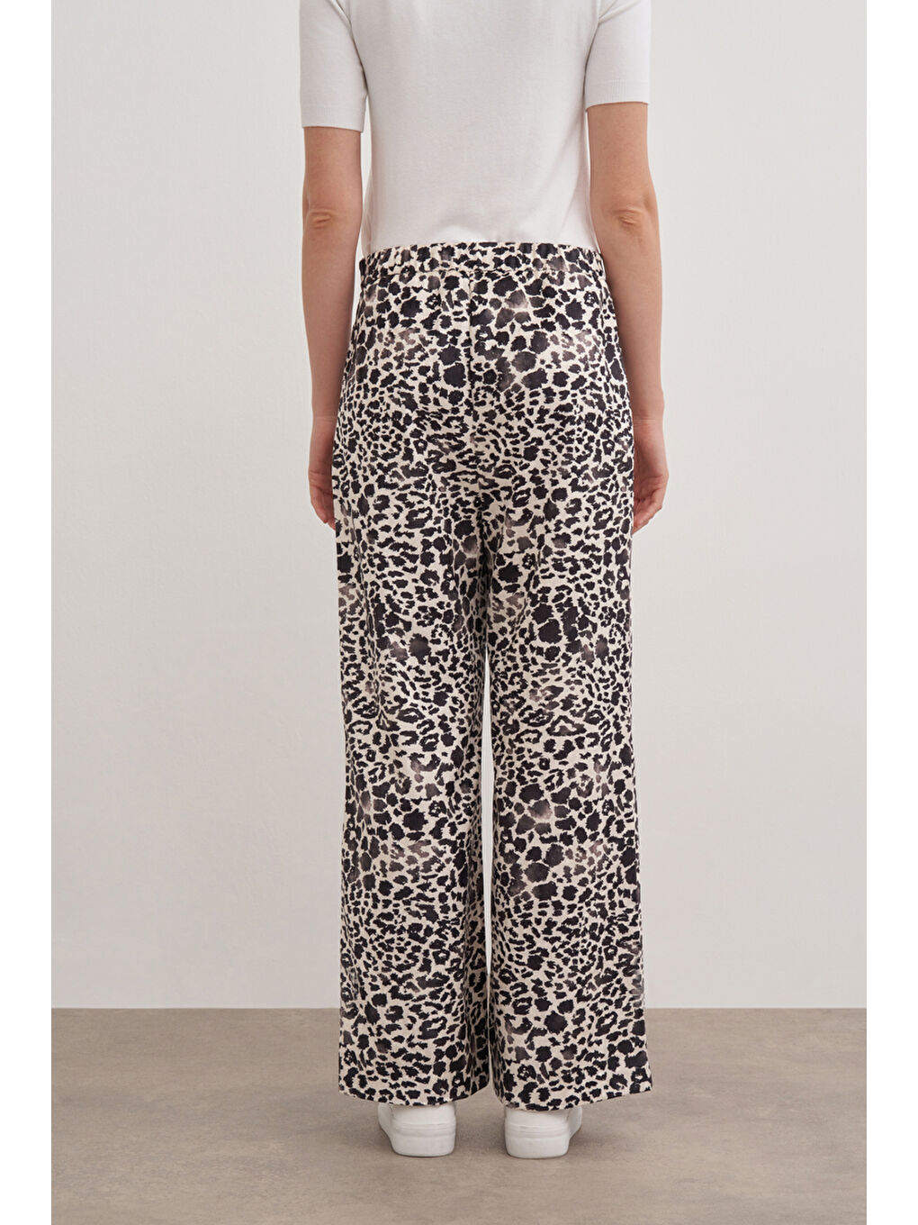 Siyah Leopar Desenli Pantolon-5