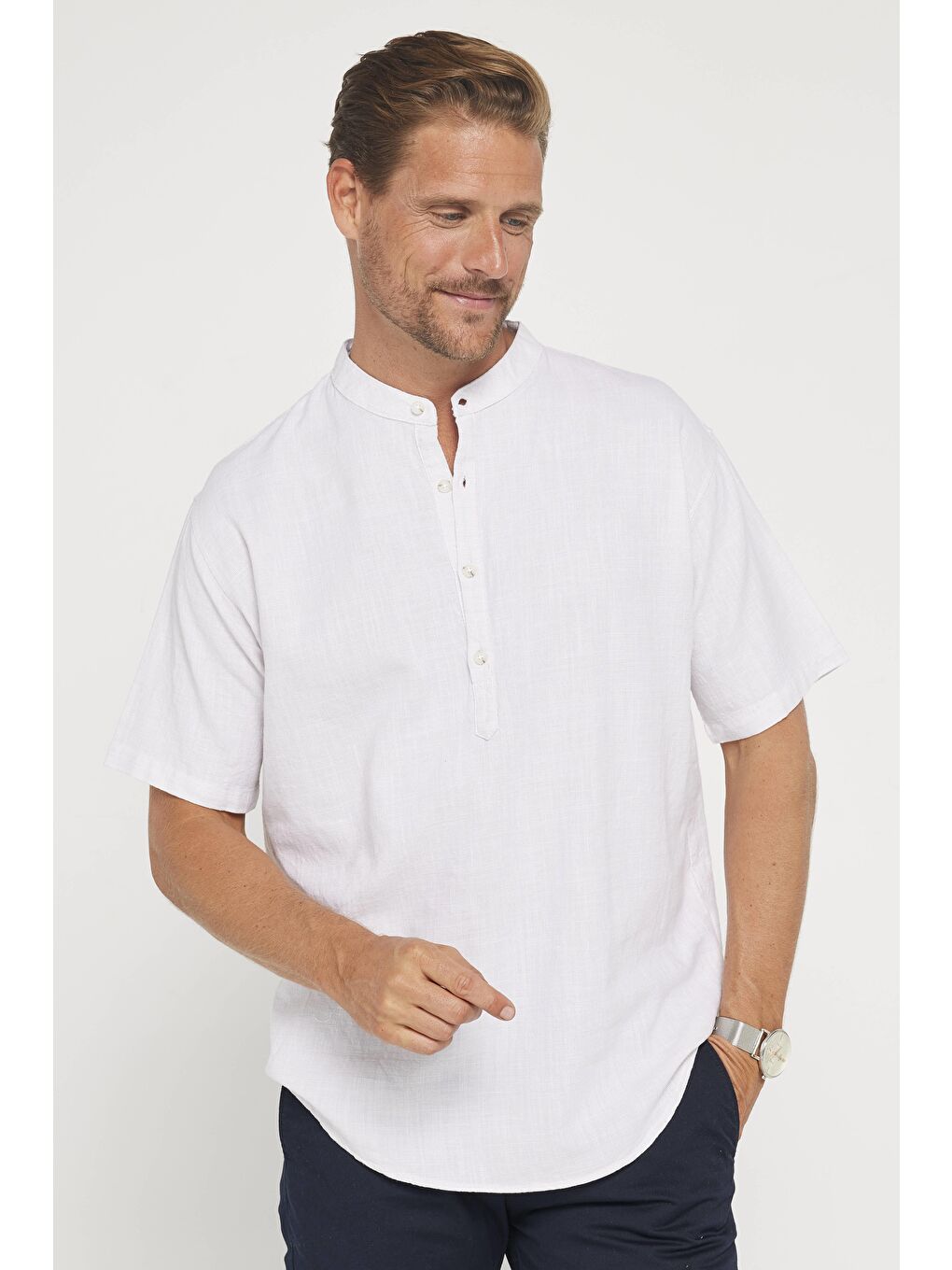 Beyaz Erkek Relax Fit Rahat Kesim Kısa Kollu %100 Pamuk Keten Doku Armürlü Taş Renk Hakim Yaka Gömlek