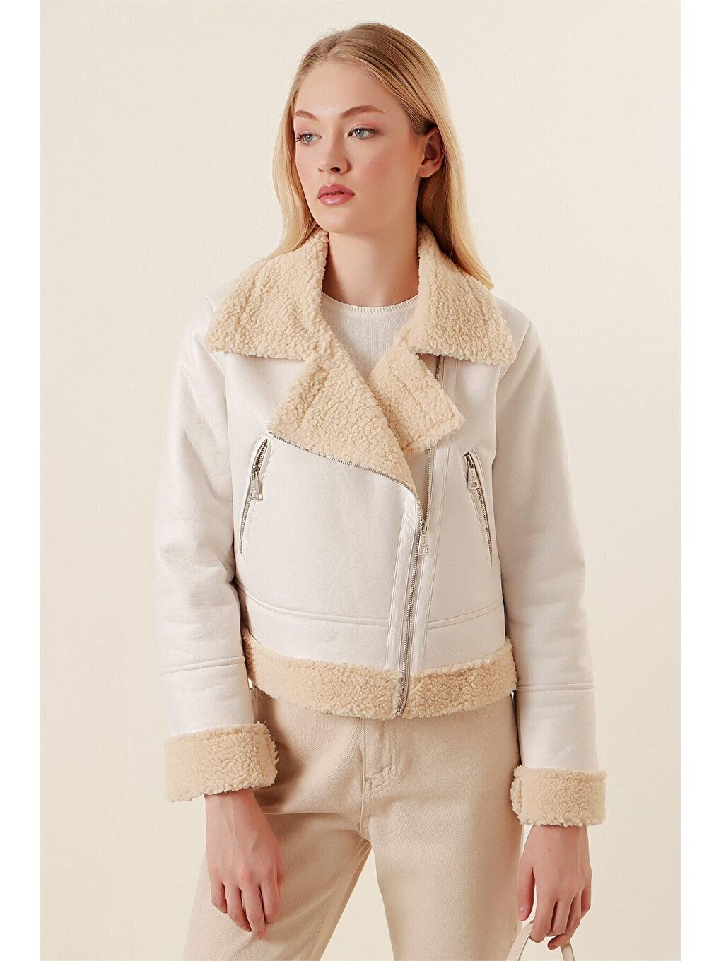 Kadın Ekru Yakası Ve İçi Kürklü Suni Deri Biker Mont HZL23W-BD151551-3