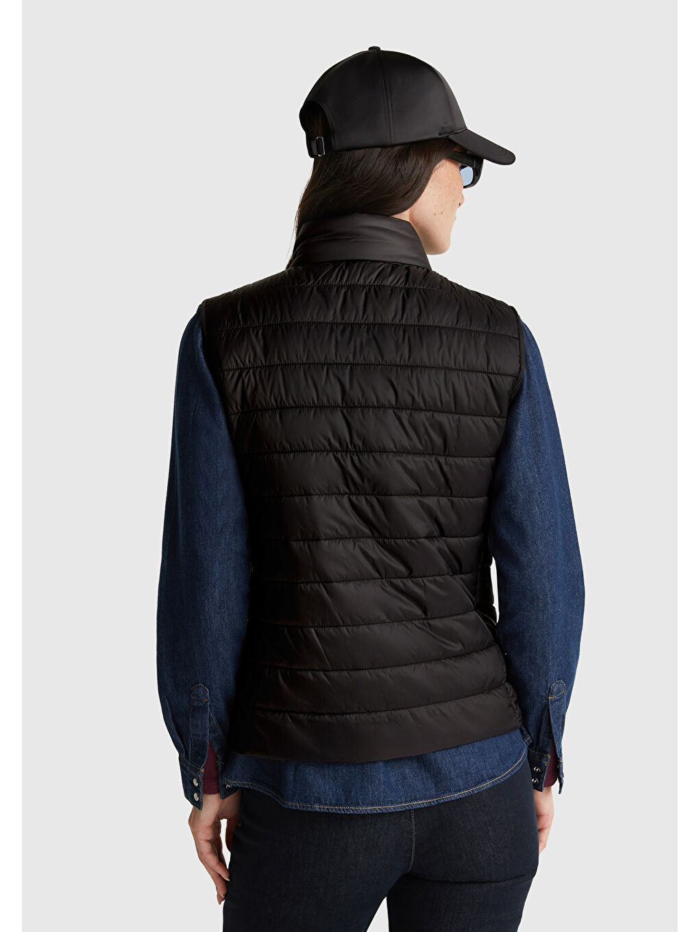 Kadın Siyah Polyester Dolgulu Fermuarlı Slim Fit Pufa Yelek-2