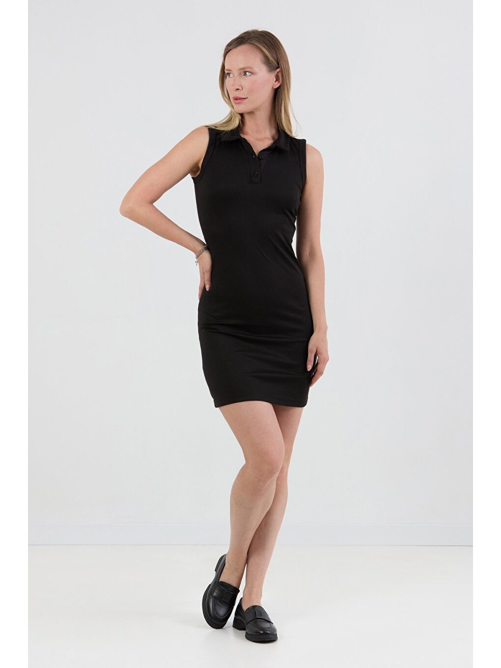 Siyah Basic Polo Yaka Yarım Düğmeli Elastanlı Modal Elbise-2