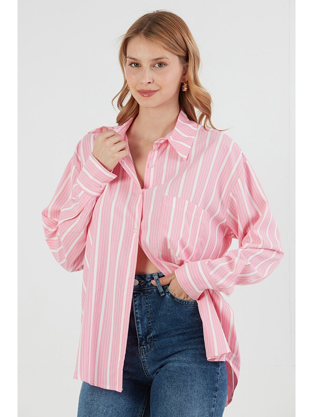 Pembe Çizgili Tek Cepli Oversize Gömlek