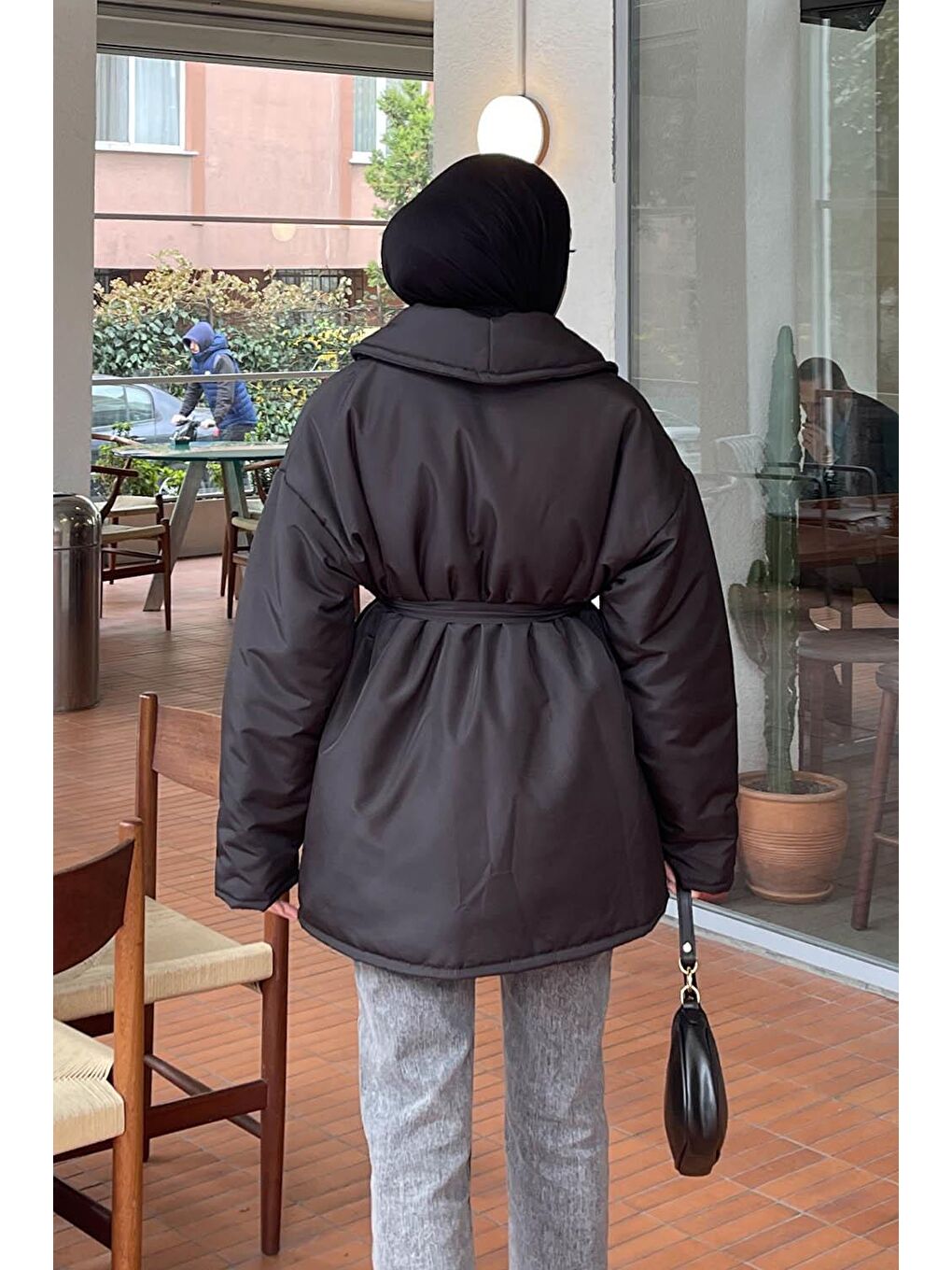 Düz Kuşaklı Şişme Mont Siyah-3