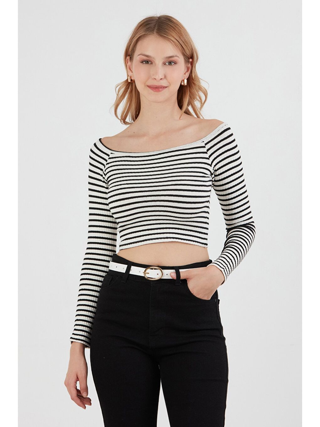 Ekru Çizgili Madonna Yaka Elastanlı Crop Bluz