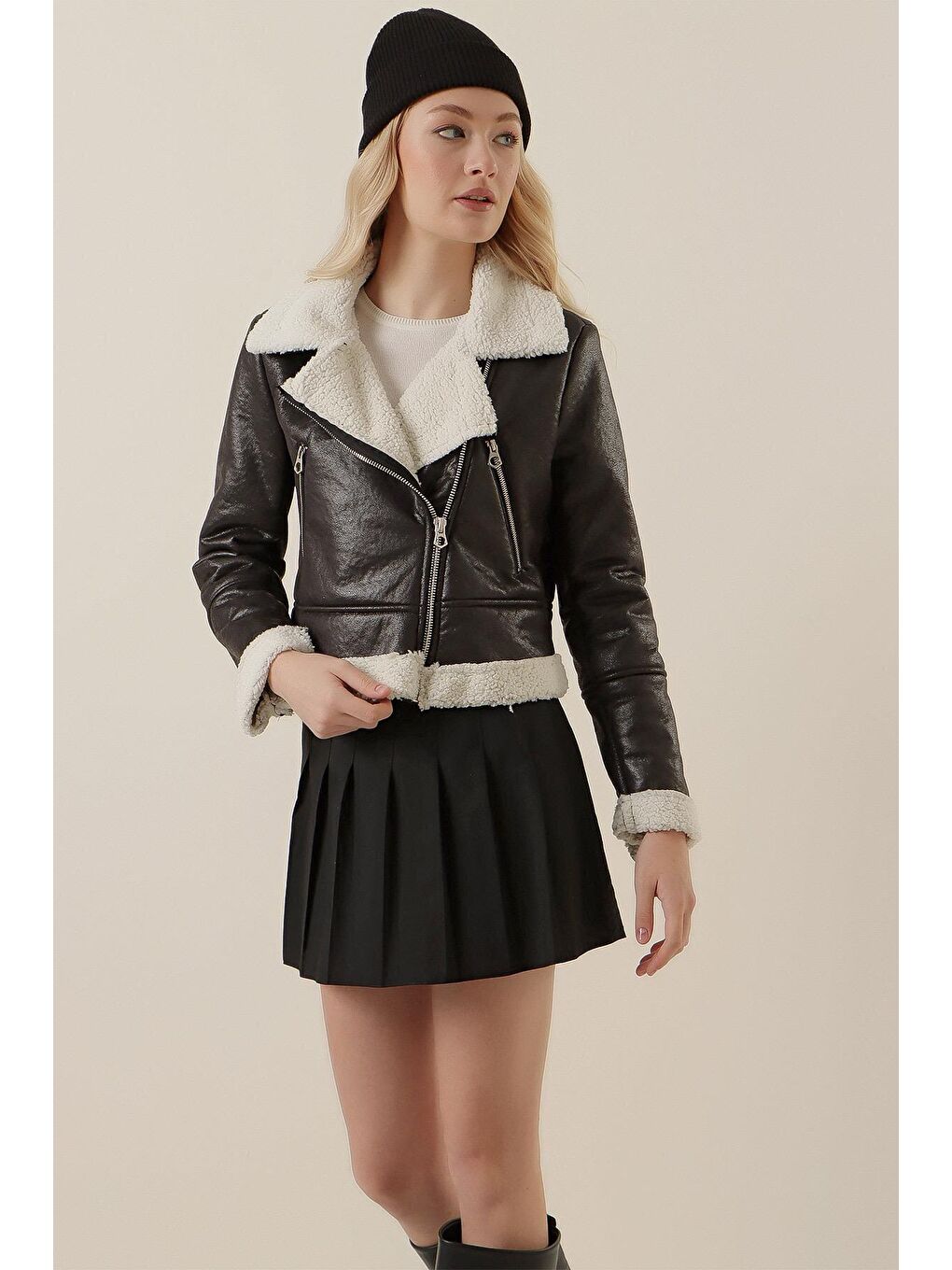 Kadın Beyaz Yakası Ve İçi Kürklü Suni Deri Biker Mont HZL23W-BD151551-1