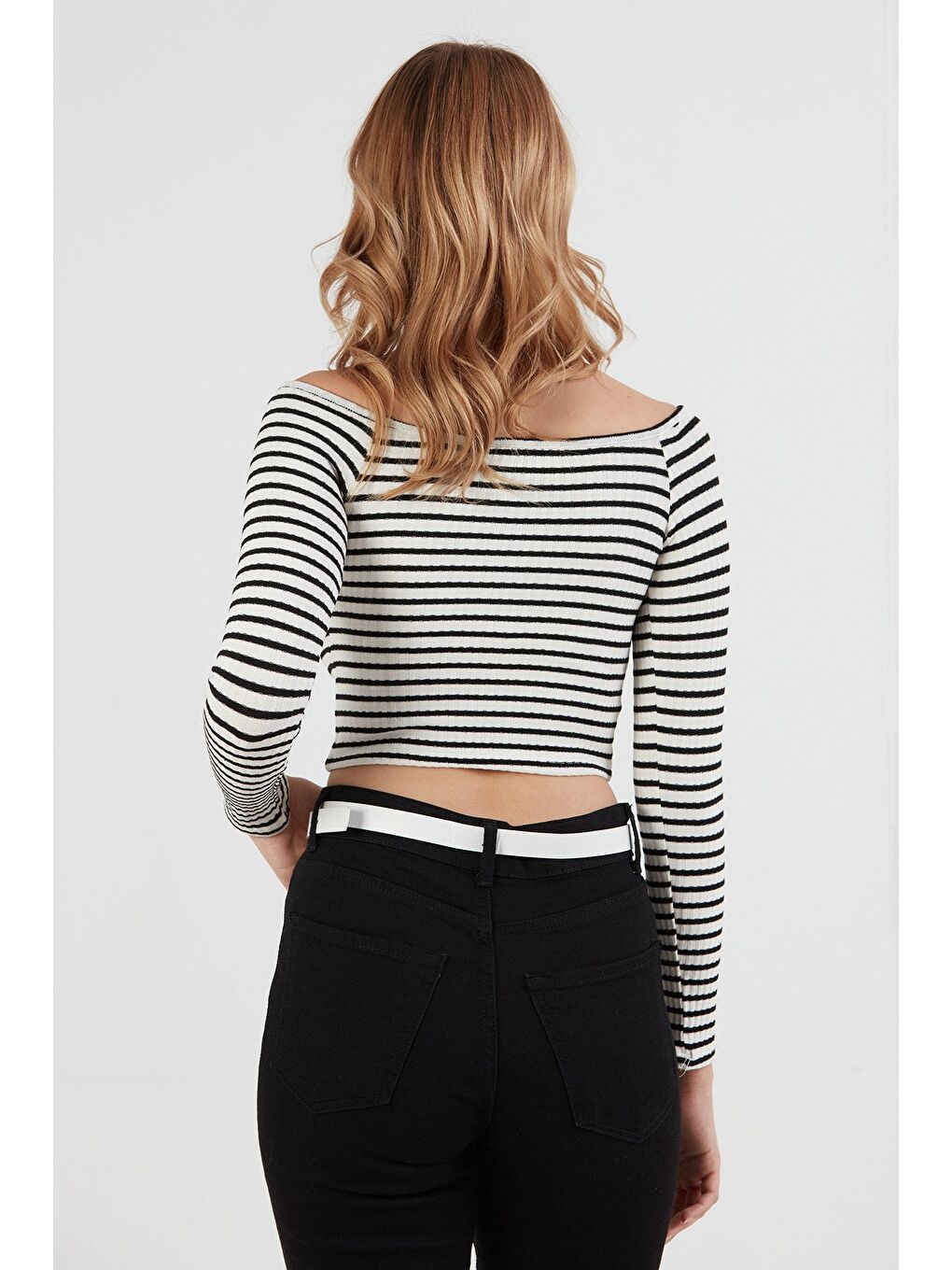 Ekru Çizgili Madonna Yaka Elastanlı Crop Bluz-3