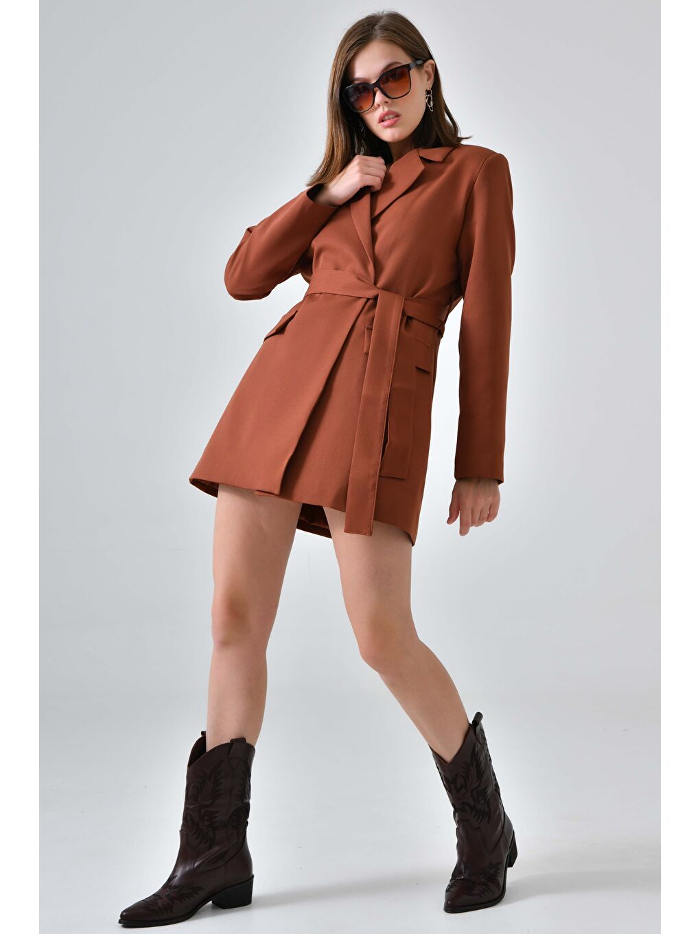 Kahverengi Kadın Tek Düğmeli Dokuma Kruvaze Blazer Ceket - Kuşaklı-5
