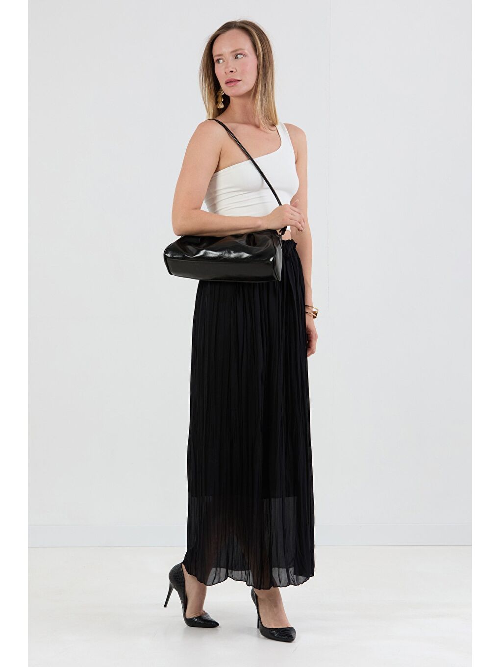 Siyah Beli Lastikli Piliseli Şifon Etek-1