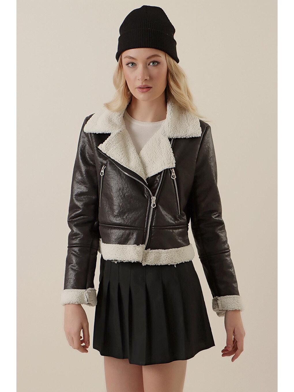 Kadın Beyaz Yakası Ve İçi Kürklü Suni Deri Biker Mont HZL23W-BD151551-2