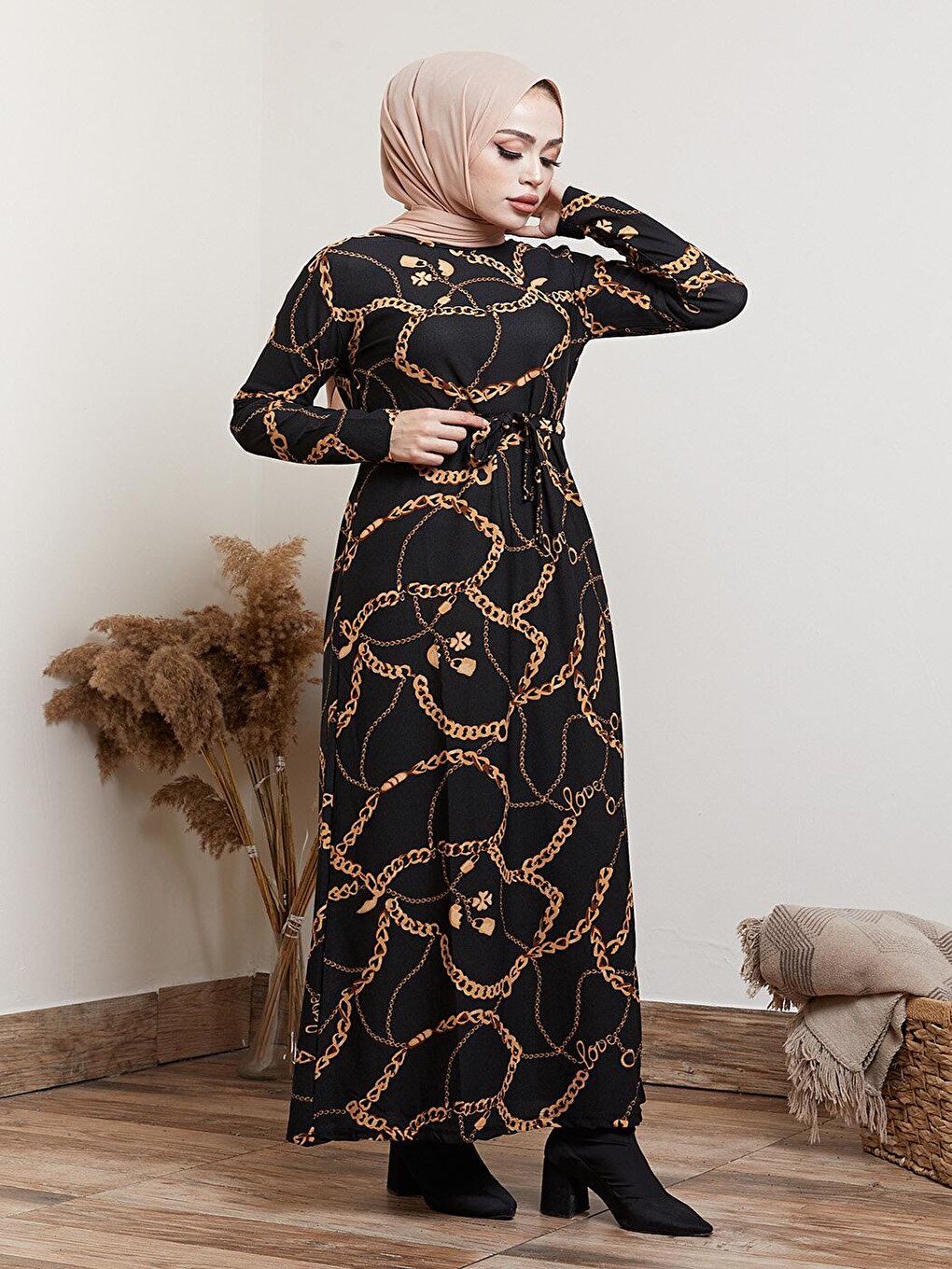 Siyah Bisiklet Yaka Zincir Desenli Tesettür Elbise-1