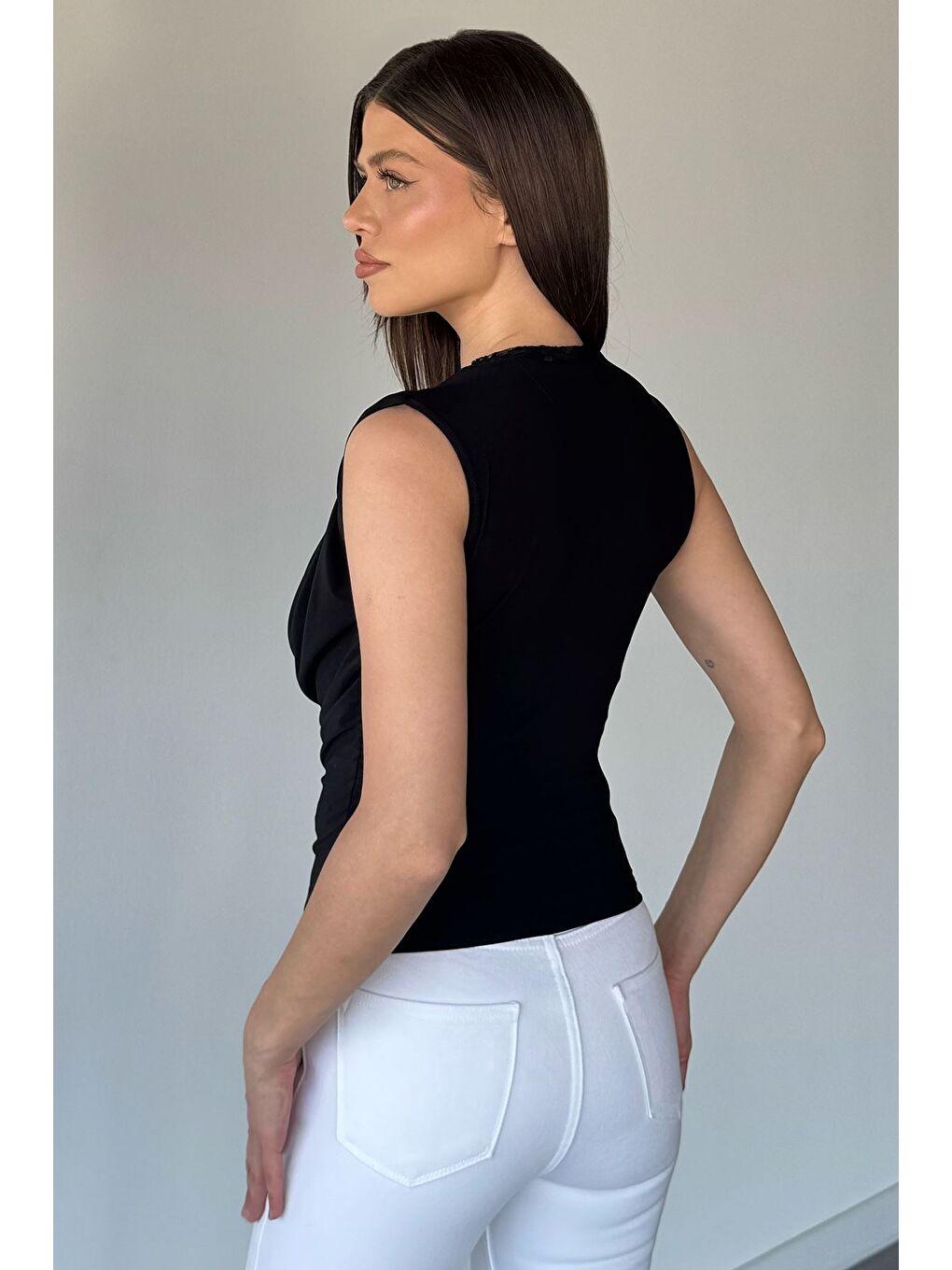 Siyah Kadın İç Dantel Detaylı Degaje Yaka Bluz-3