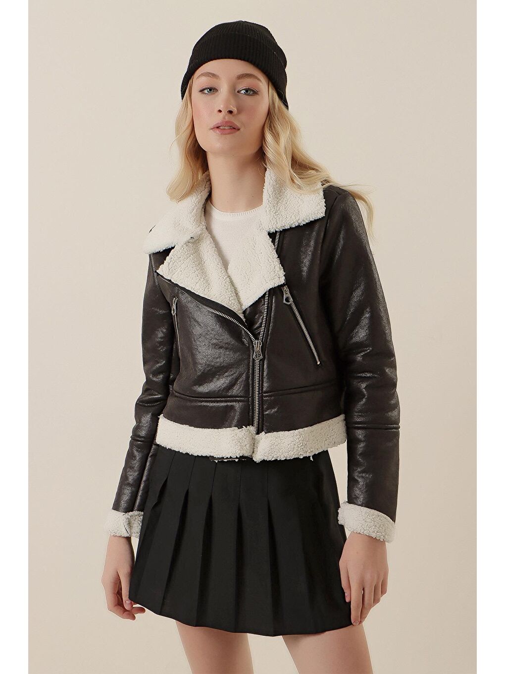 Kadın Beyaz Yakası Ve İçi Kürklü Suni Deri Biker Mont HZL23W-BD151551-3