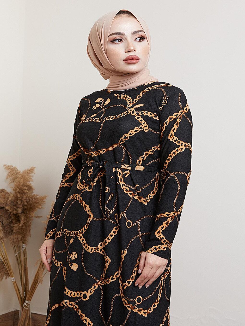 Siyah Bisiklet Yaka Zincir Desenli Tesettür Elbise-3