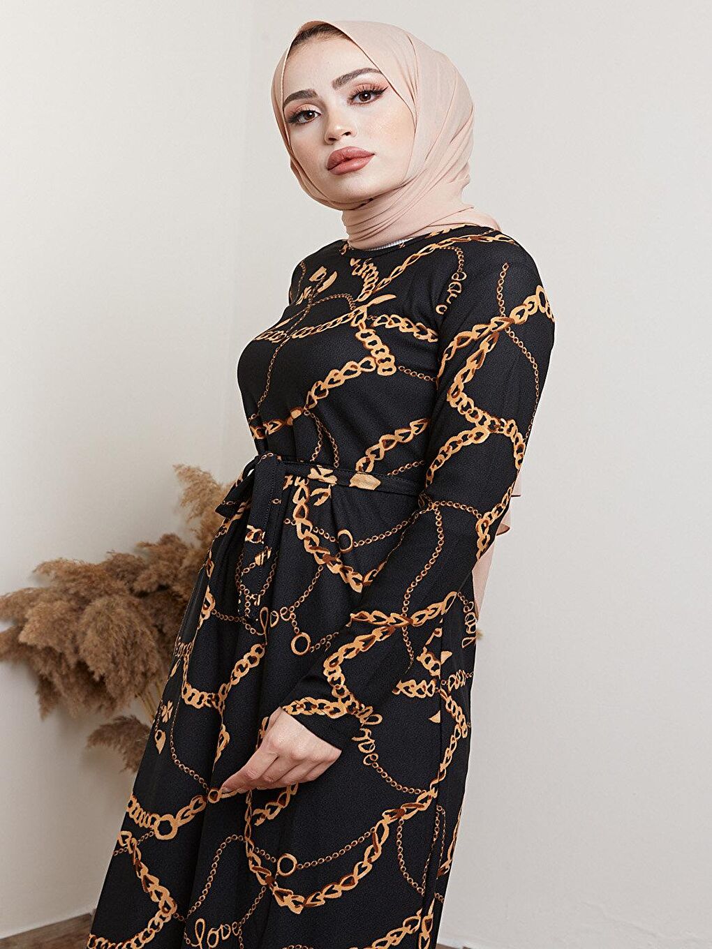 Siyah Bisiklet Yaka Zincir Desenli Tesettür Elbise-4