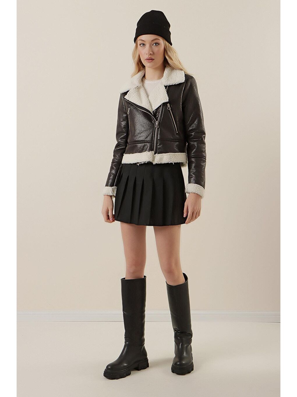 Kadın Beyaz Yakası Ve İçi Kürklü Suni Deri Biker Mont HZL23W-BD151551-4